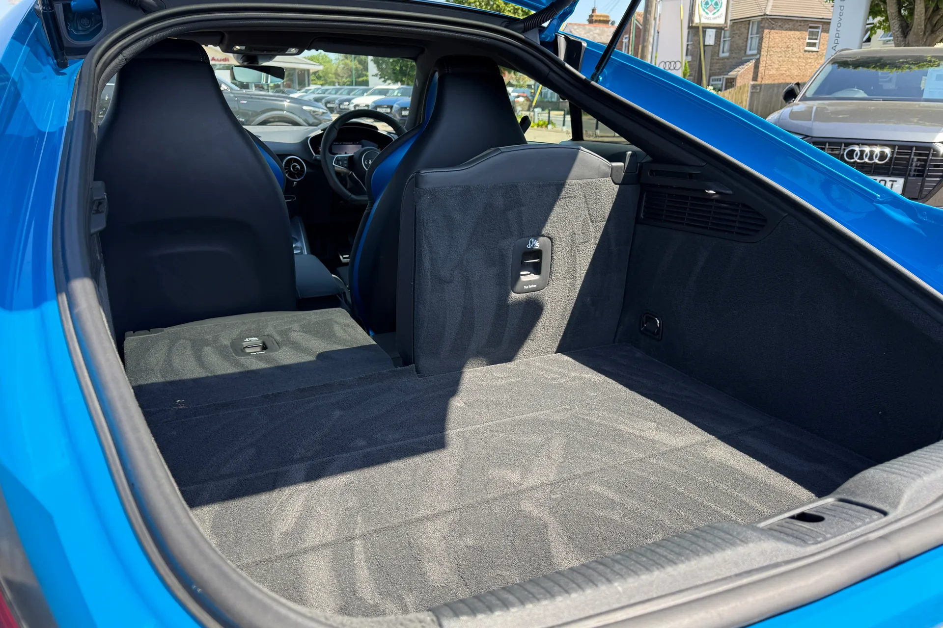 Audi TT thumbnail image number 35