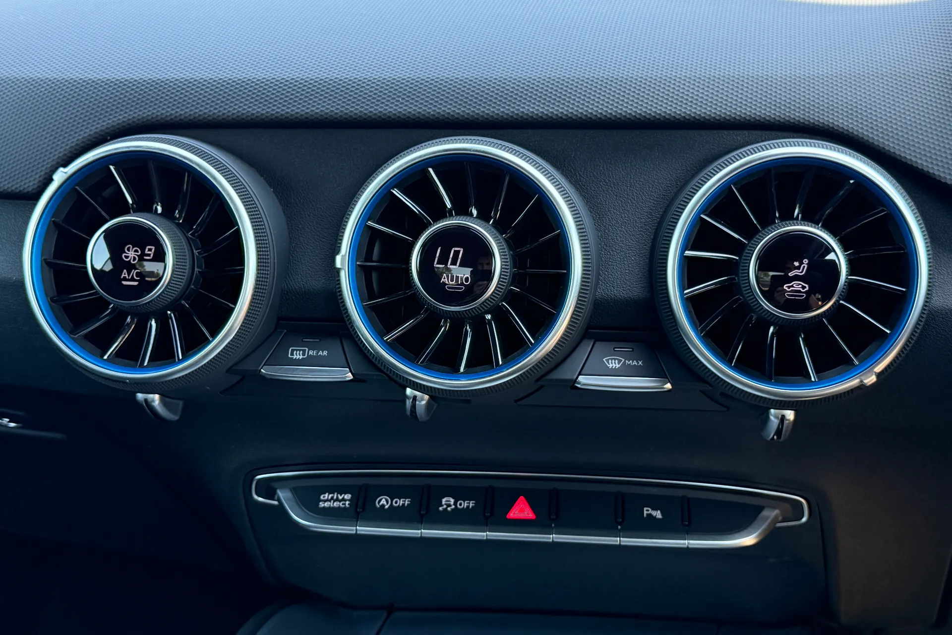 Audi TT thumbnail image number 12