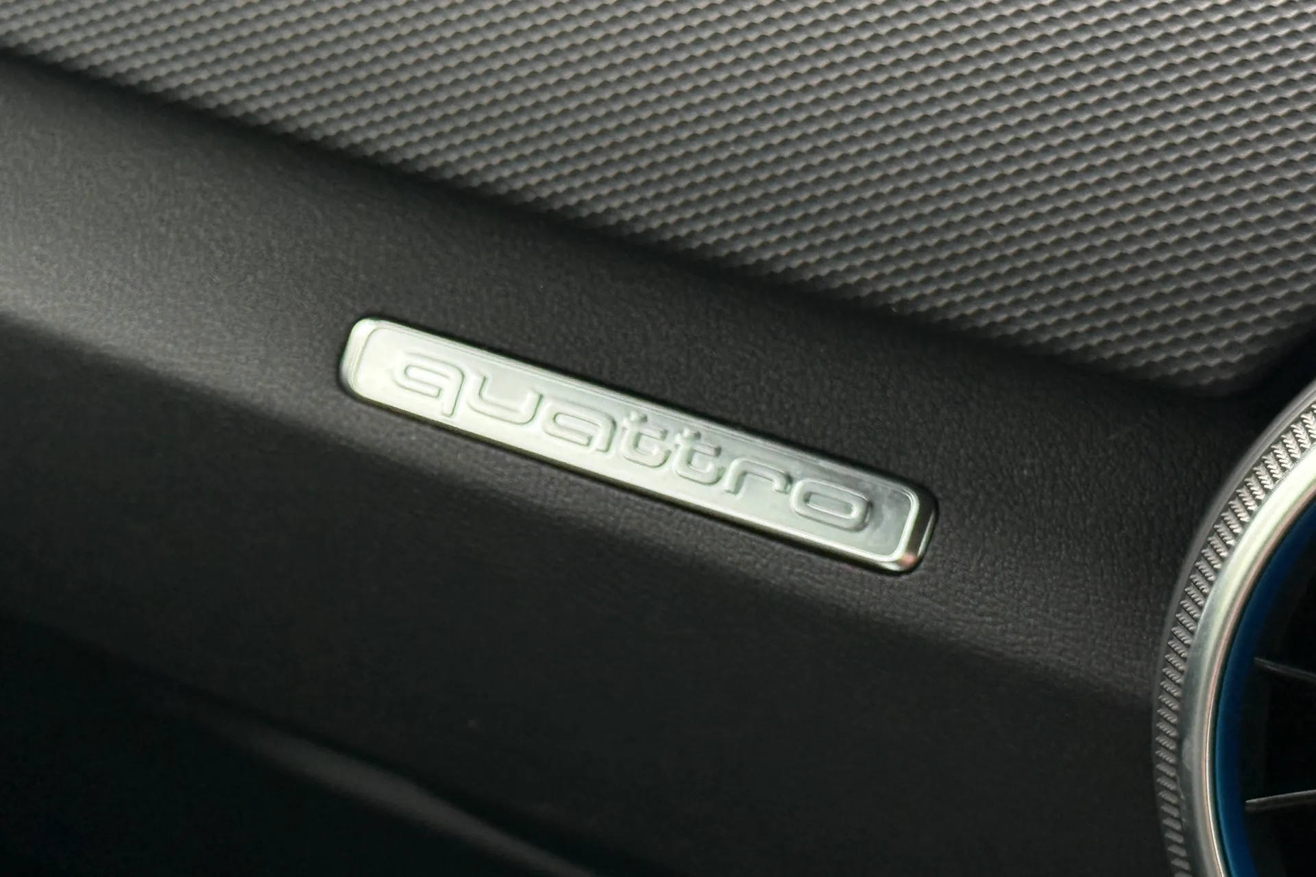Audi TT thumbnail image number 24