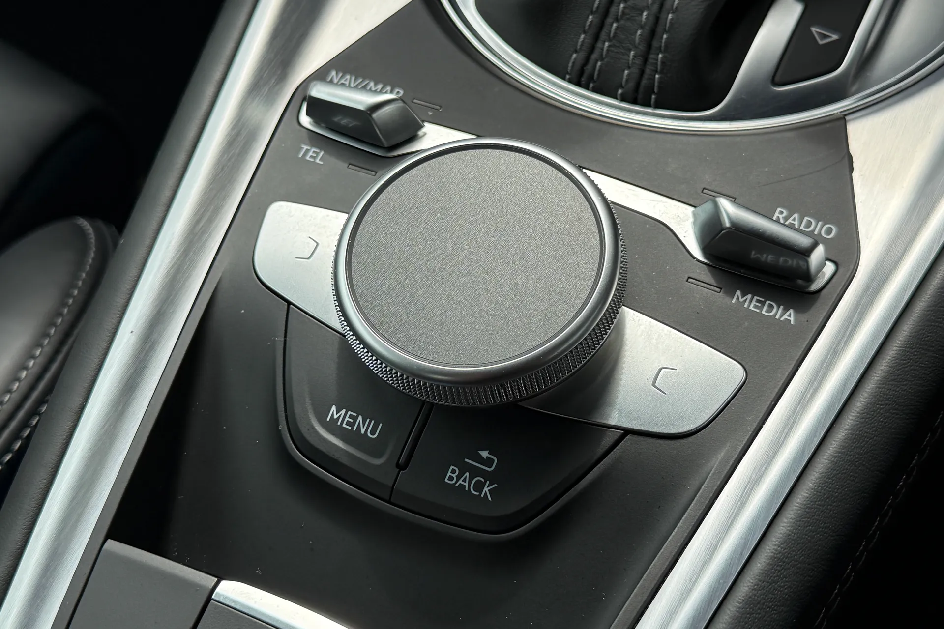 Audi TT thumbnail image number 27