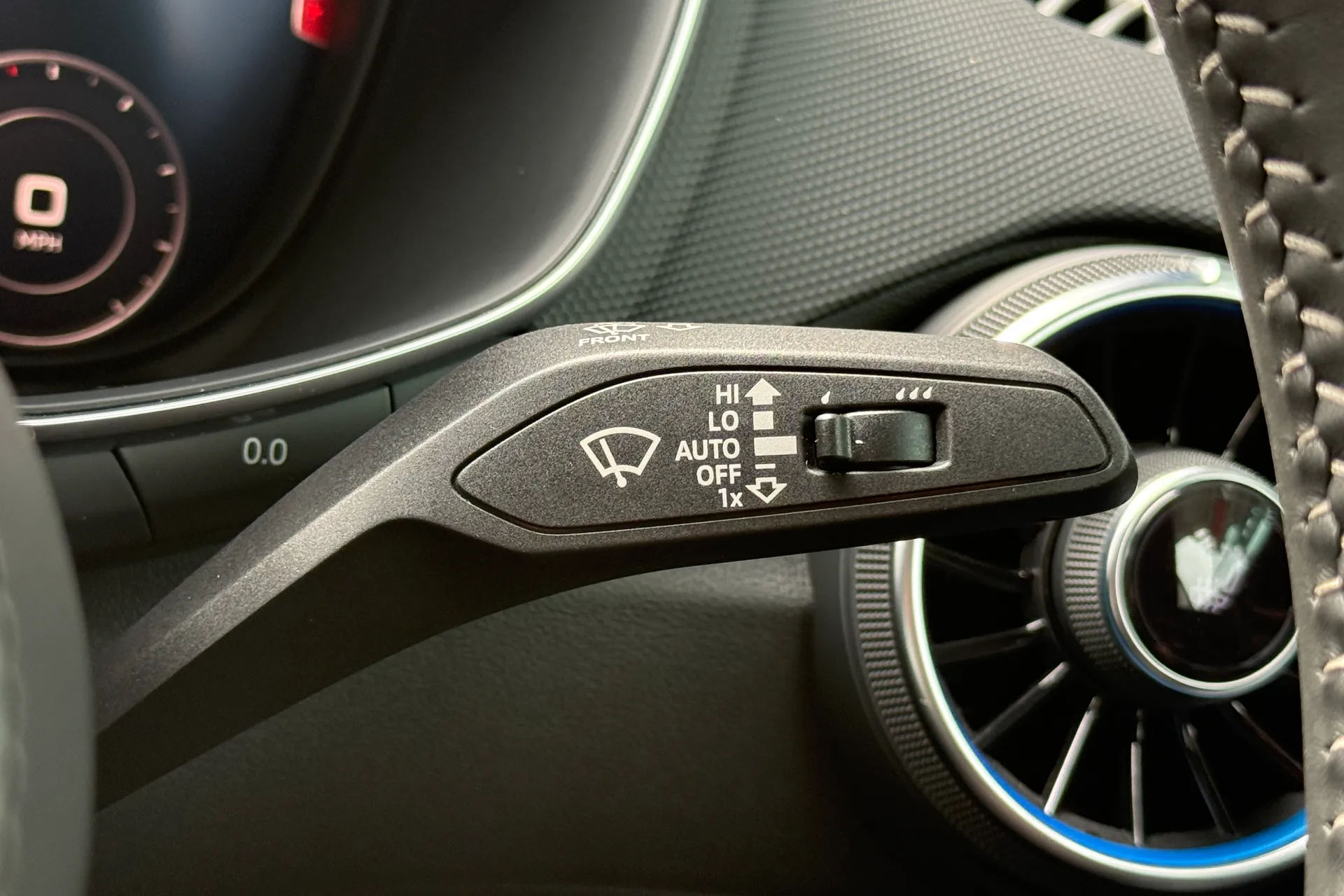 Audi TT thumbnail image number 12