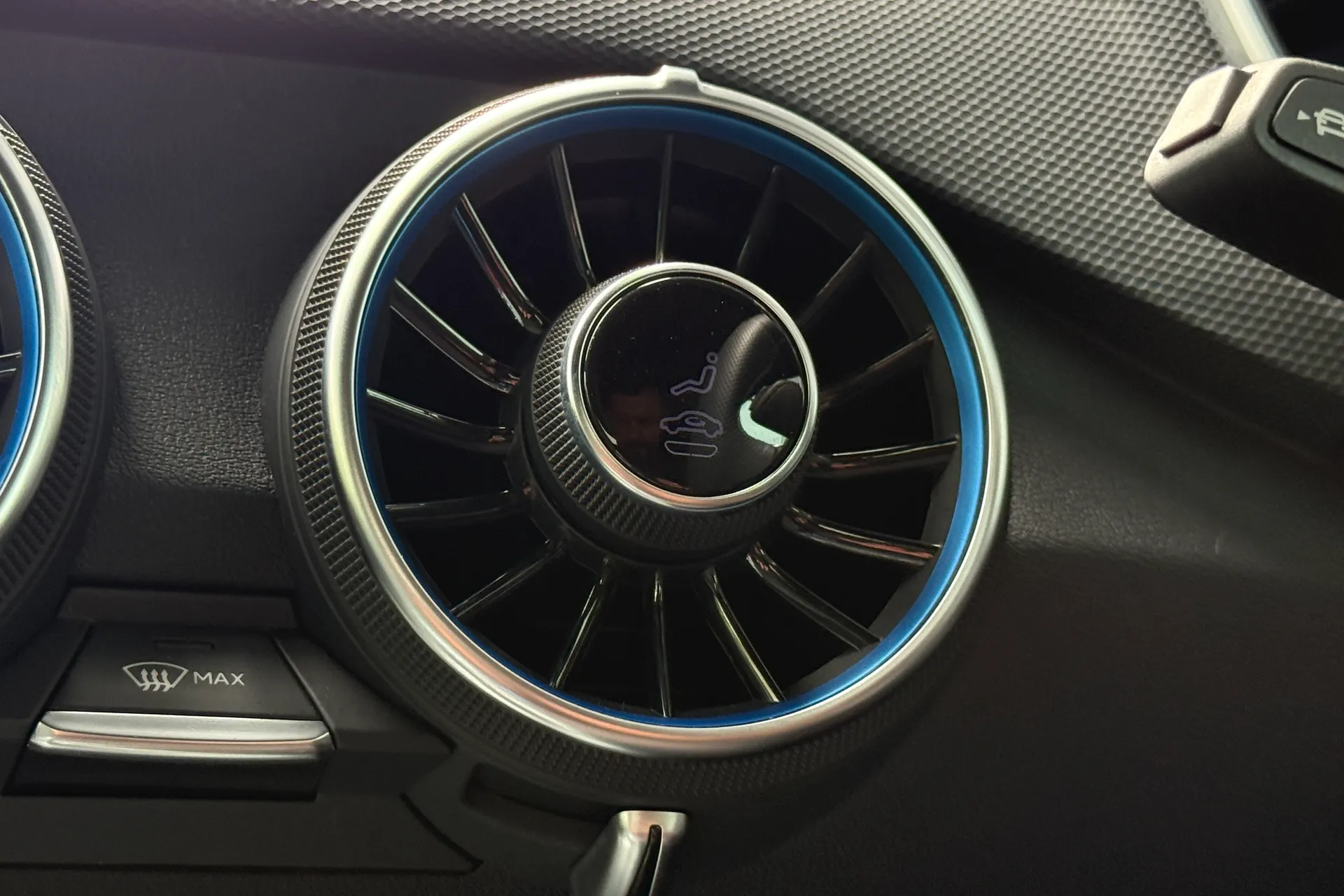Audi TT thumbnail image number 18