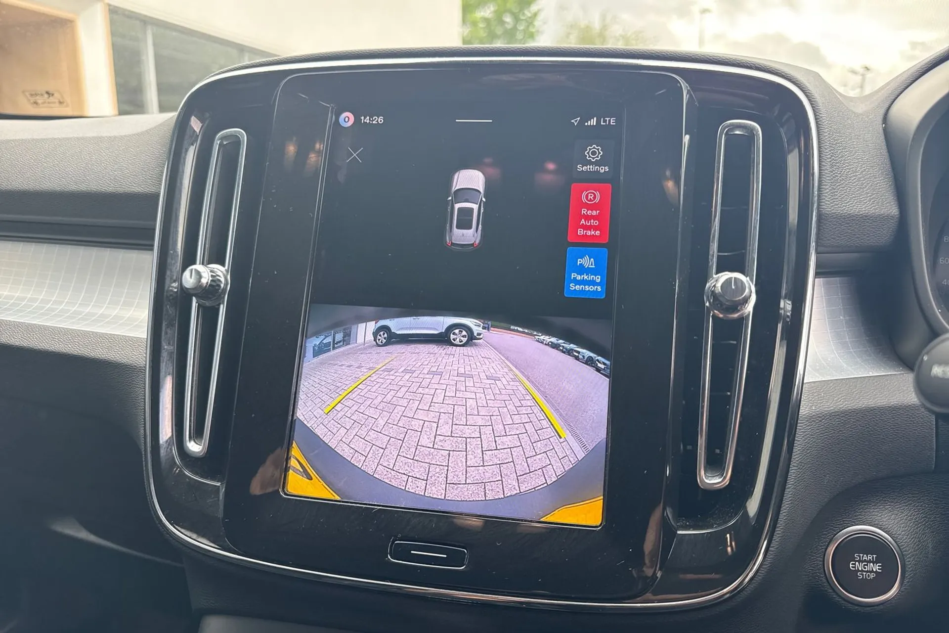 Volvo XC40 thumbnail image number 4
