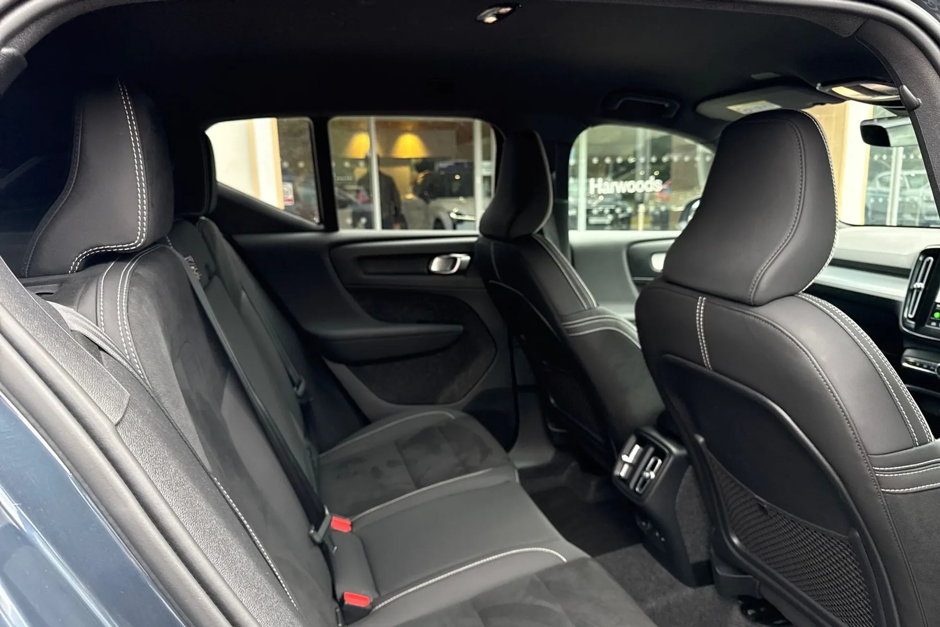 Volvo XC40 thumbnail image number 23