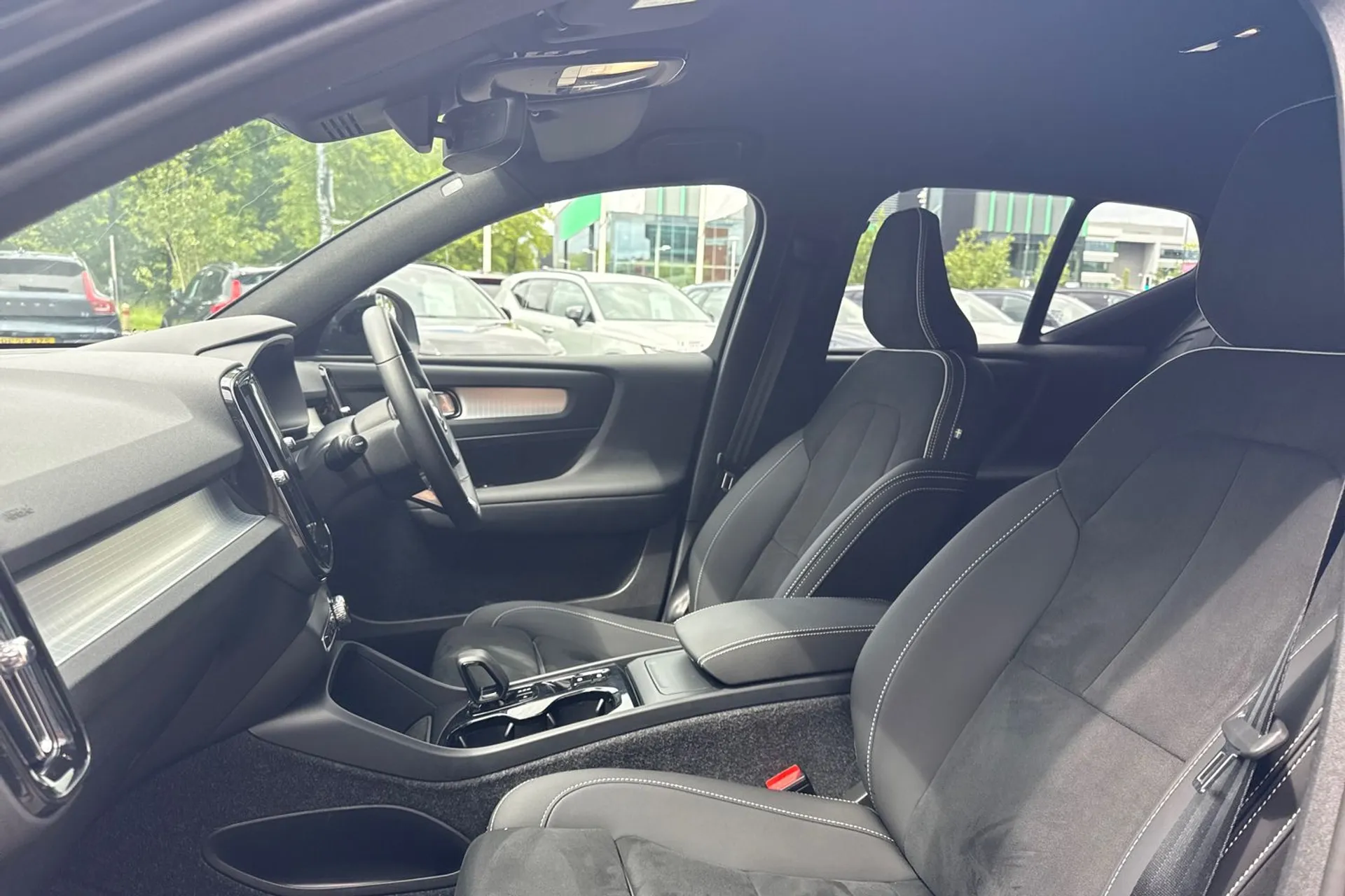 Volvo XC40 thumbnail image number 28