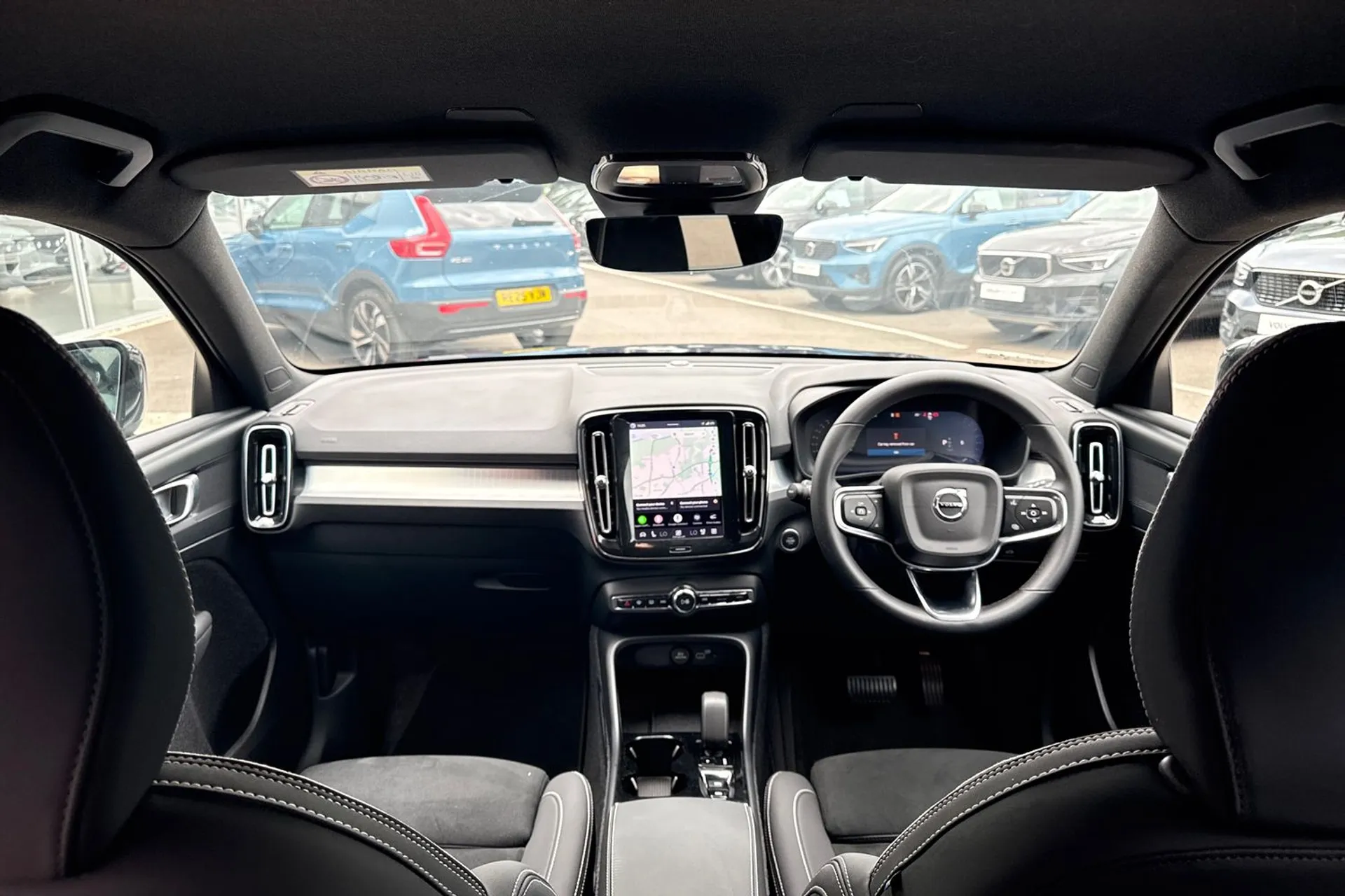 Volvo XC40 thumbnail image number 3