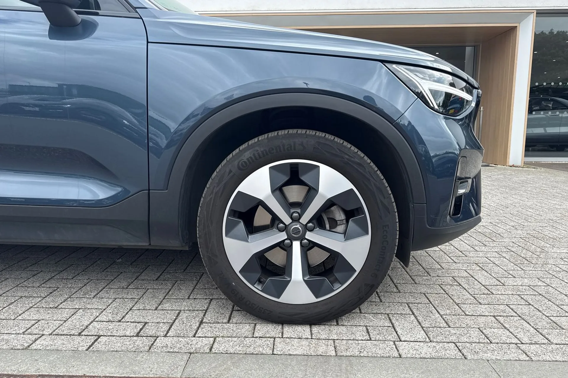 Volvo XC40 thumbnail image number 14