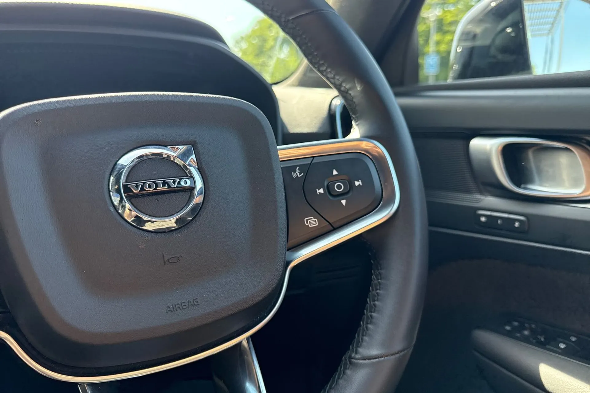 Volvo XC40 thumbnail image number 38