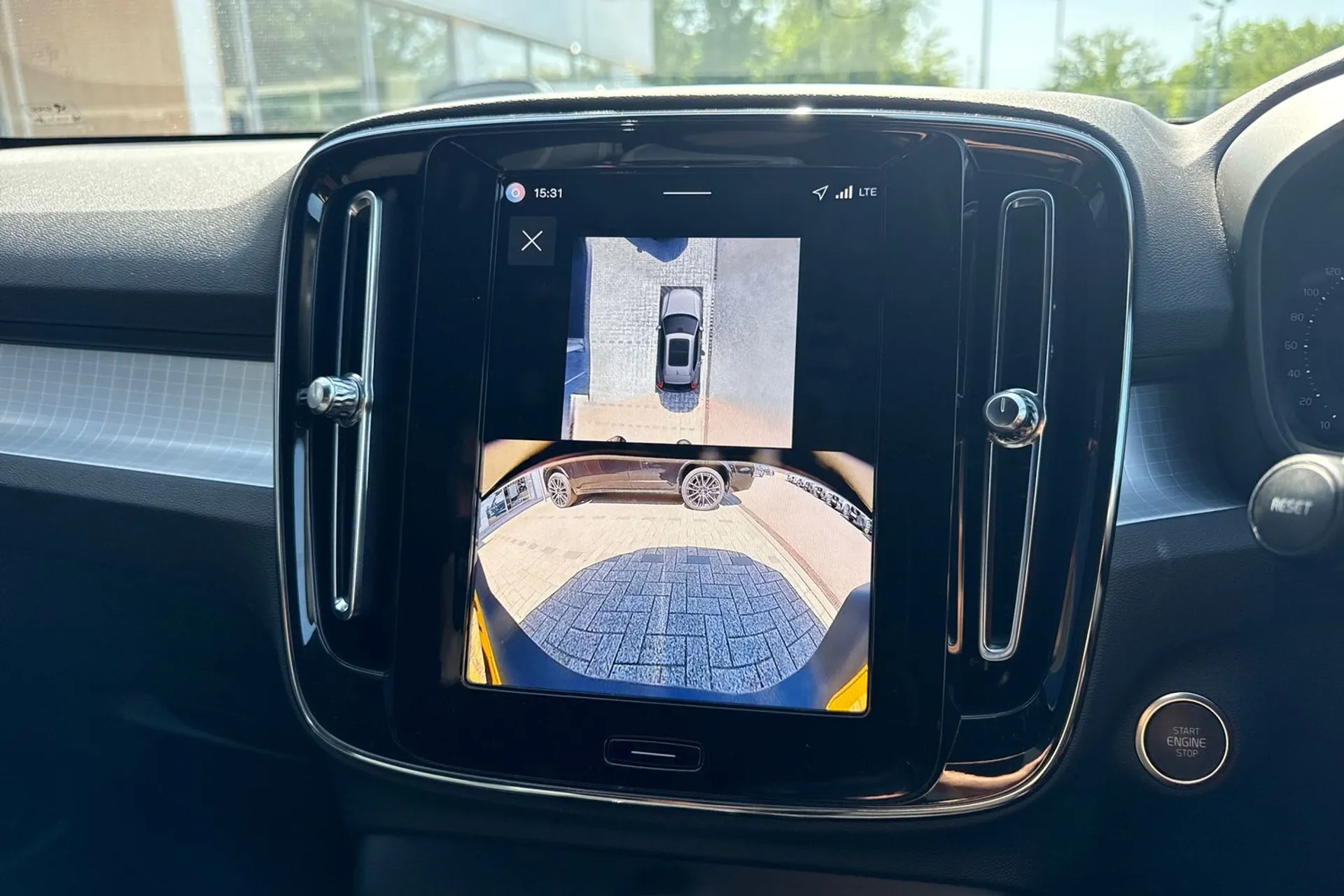 Volvo XC40 thumbnail image number 6
