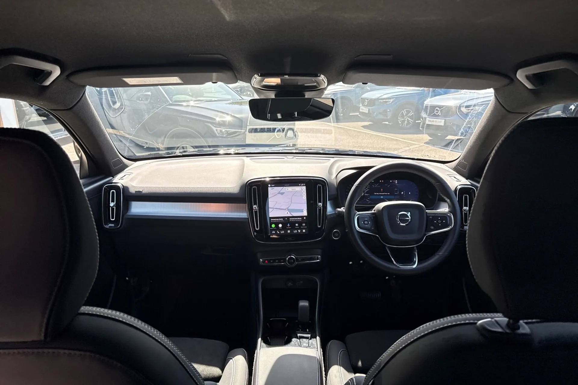 Volvo XC40 thumbnail image number 3