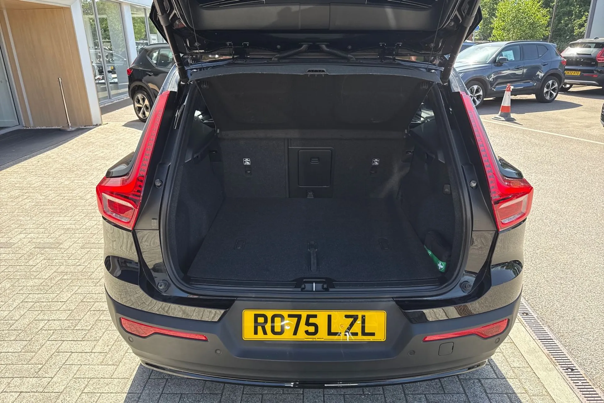 Volvo XC40 thumbnail image number 21