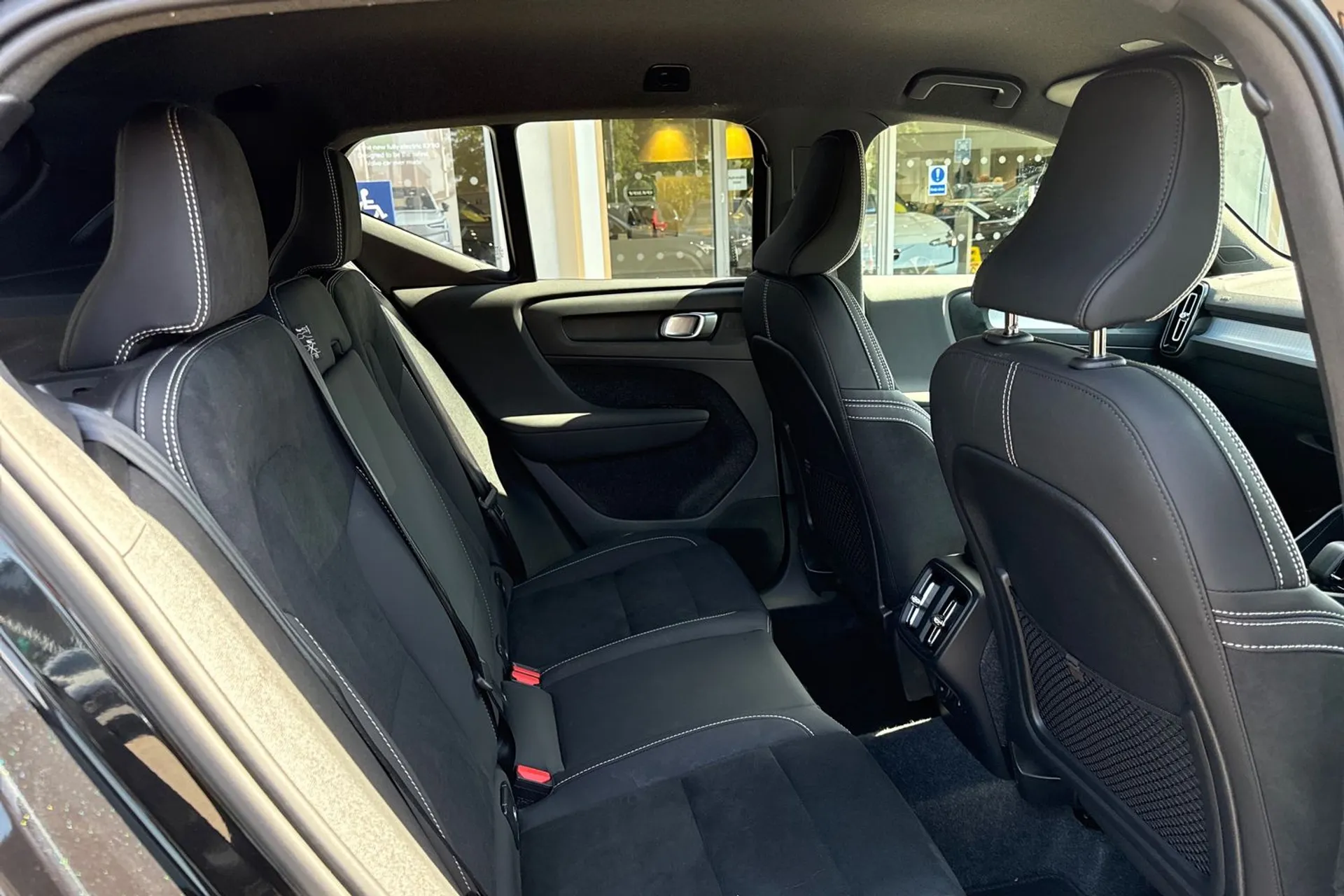 Volvo XC40 thumbnail image number 24