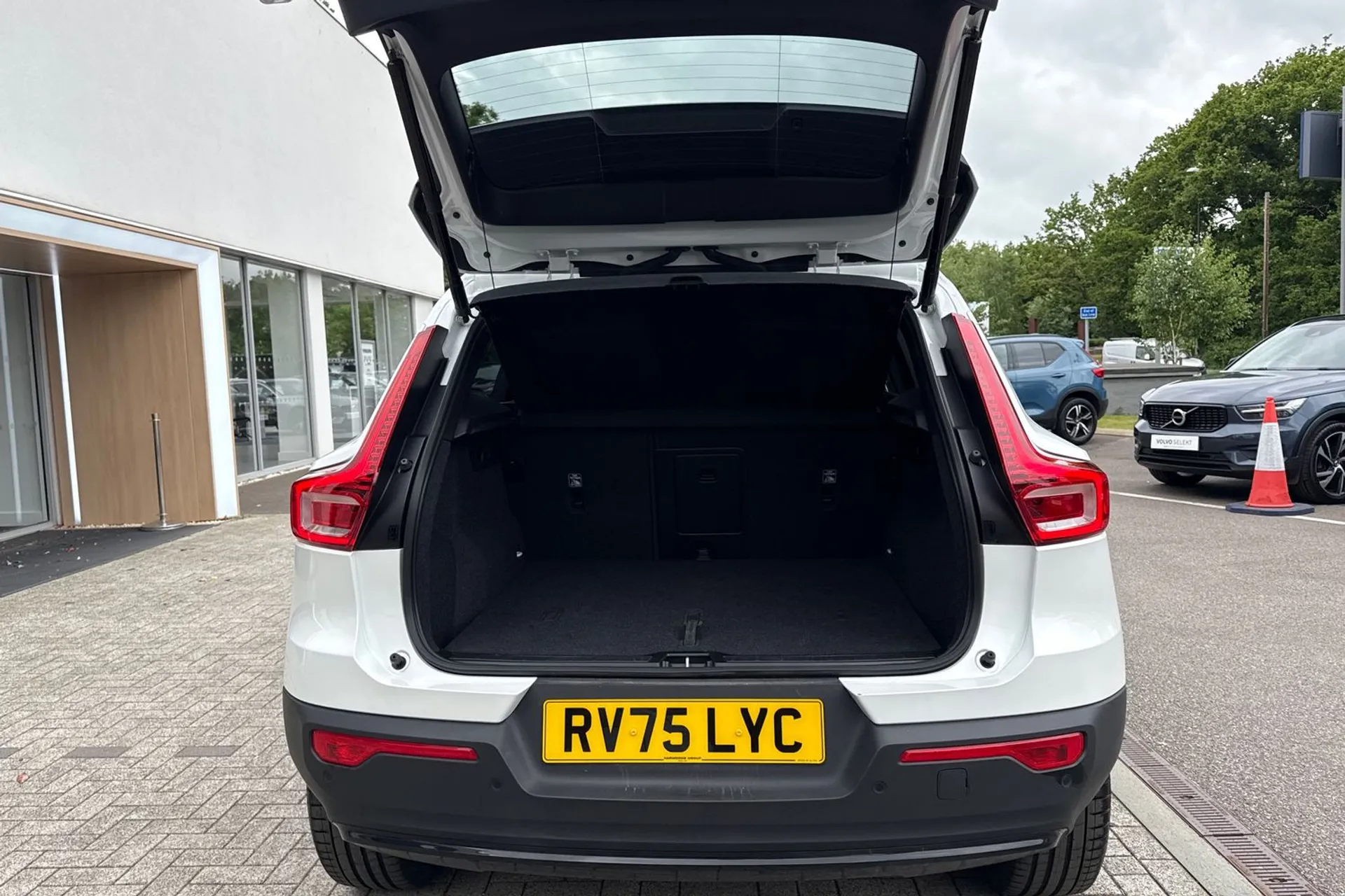 Volvo XC40 thumbnail image number 20