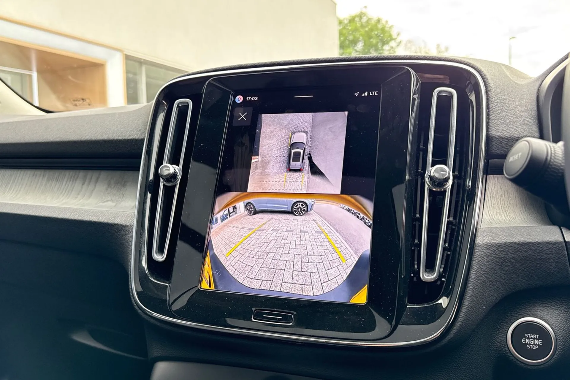 Volvo XC40 thumbnail image number 4