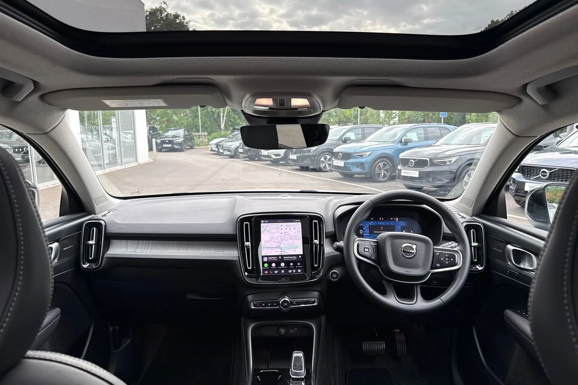 Volvo XC40 thumbnail image number 3