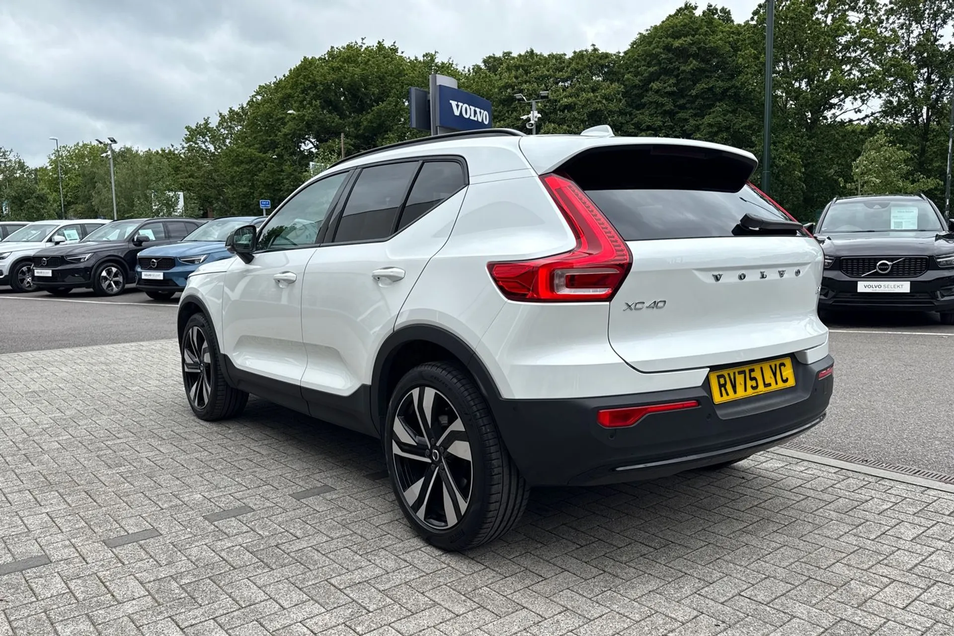 Volvo XC40 thumbnail image number 10