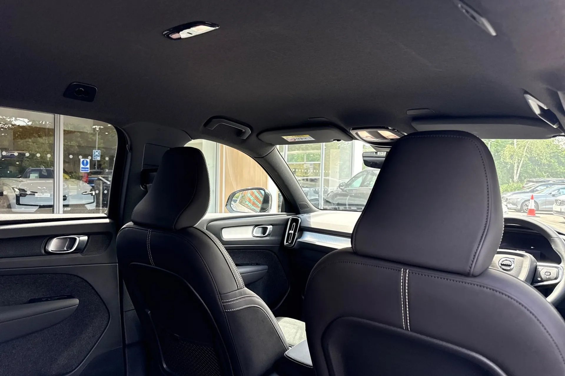 Volvo XC40 thumbnail image number 24