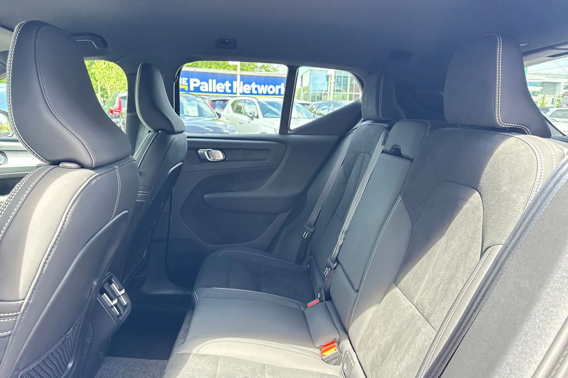 Volvo XC40 thumbnail image number 30