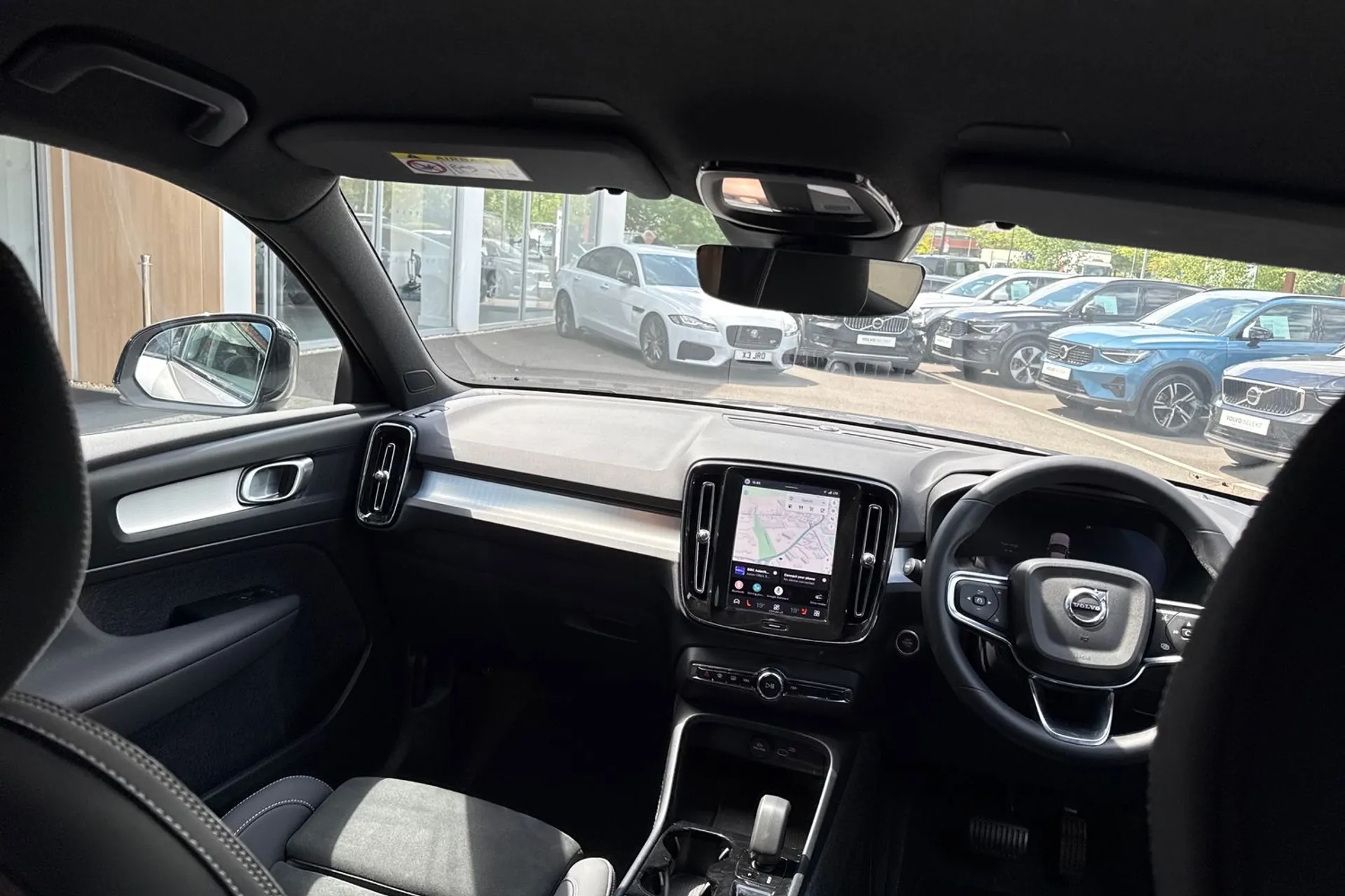 Volvo XC40 thumbnail image number 32