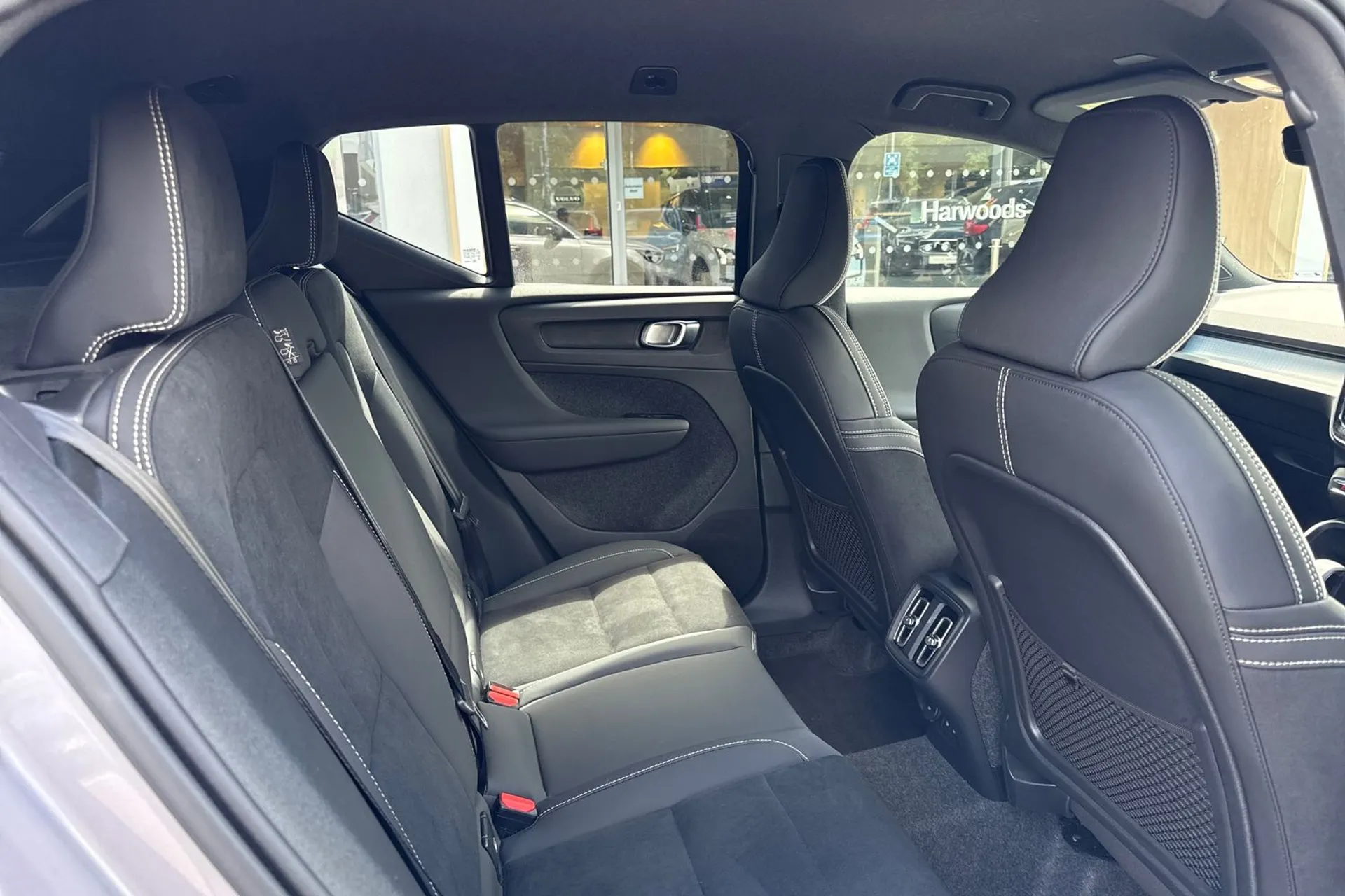 Volvo XC40 thumbnail image number 23