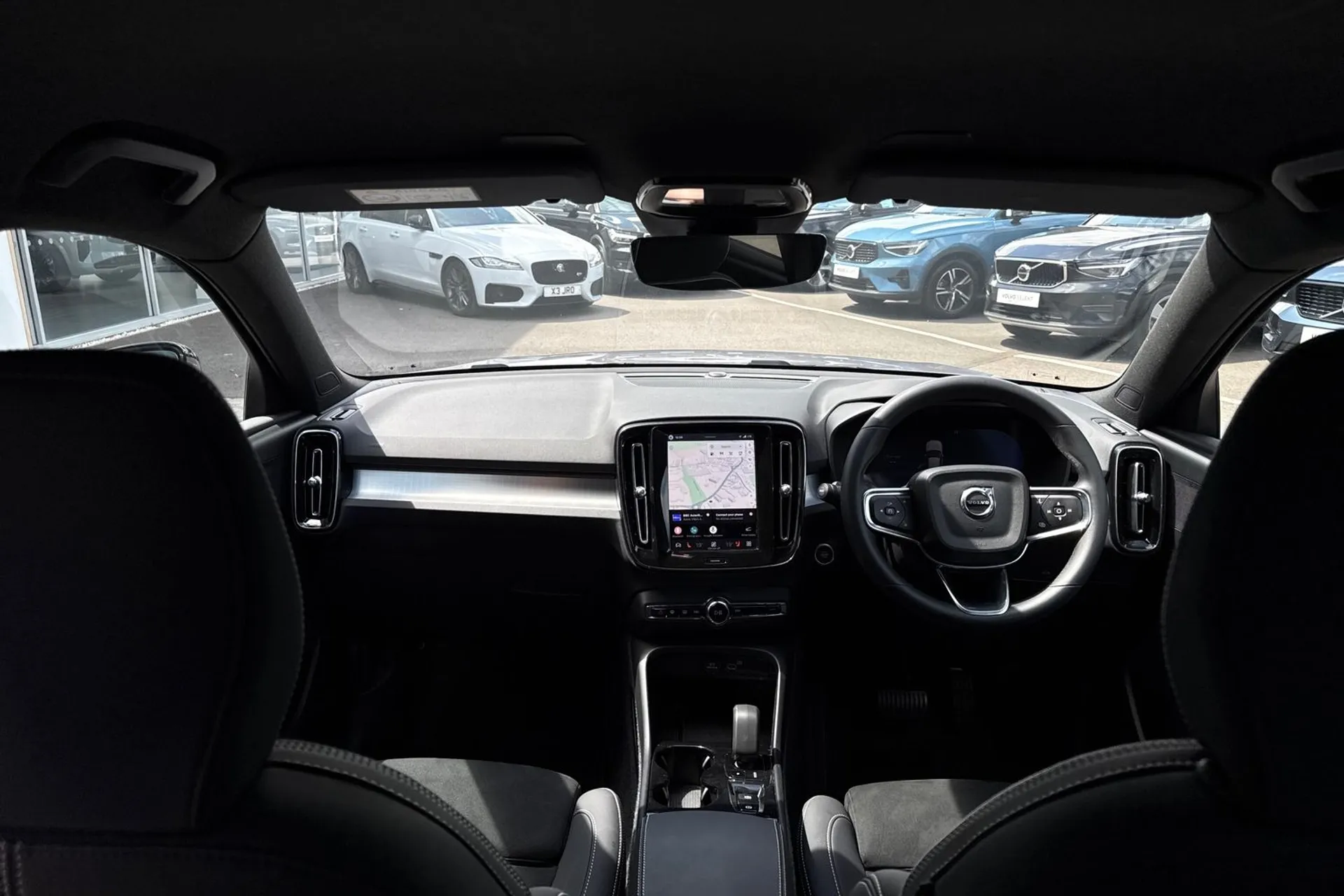 Volvo XC40 thumbnail image number 3