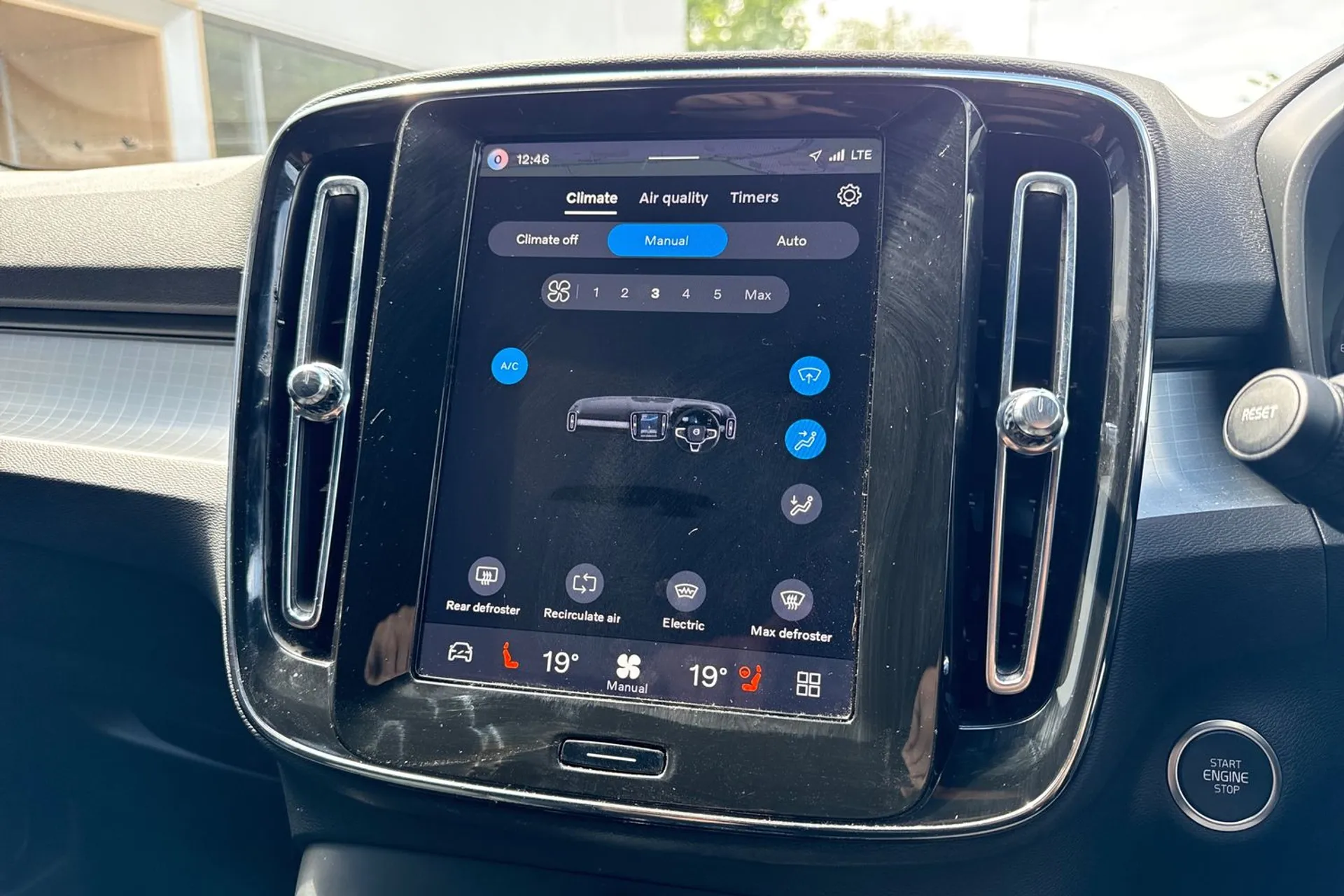 Volvo XC40 thumbnail image number 38