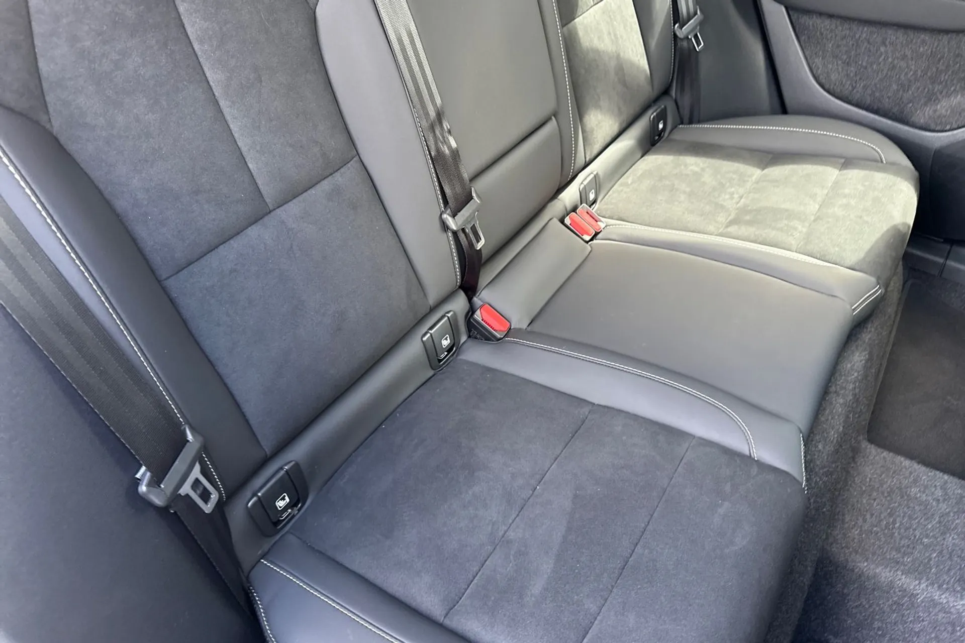 Volvo XC40 thumbnail image number 25