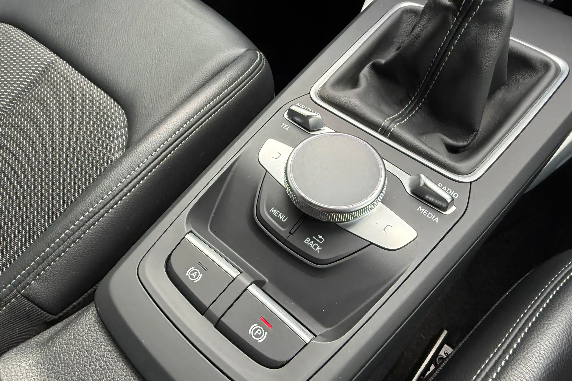 Audi Q2 thumbnail image number 24