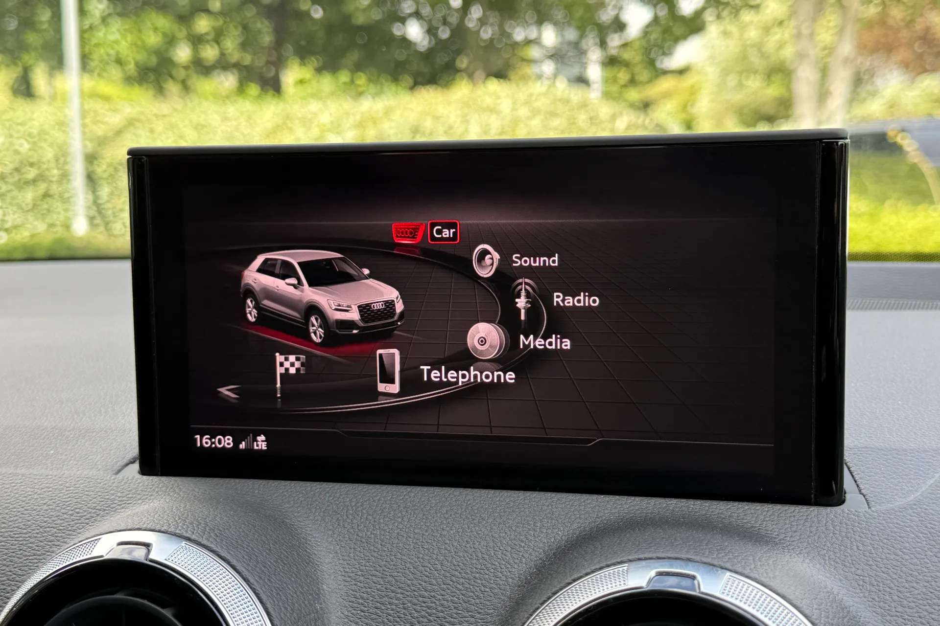 Audi Q2 thumbnail image number 27