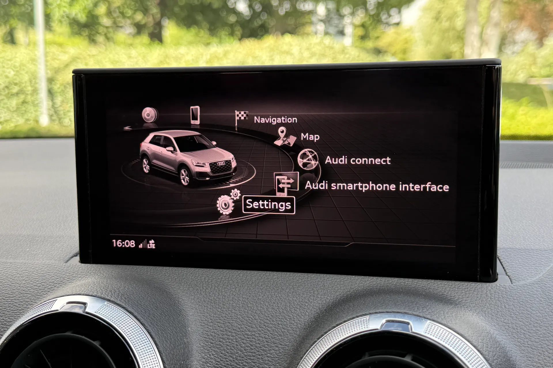 Audi Q2 thumbnail image number 19
