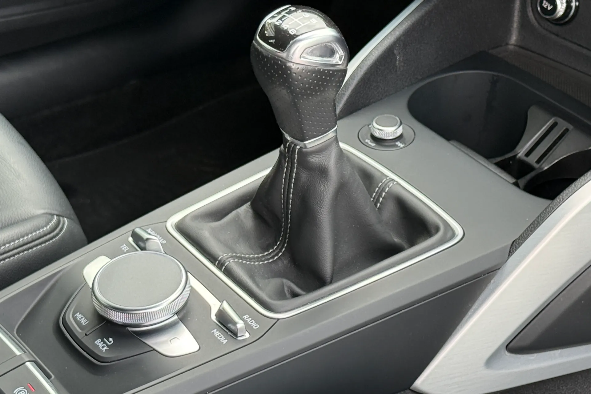 Audi Q2 thumbnail image number 14