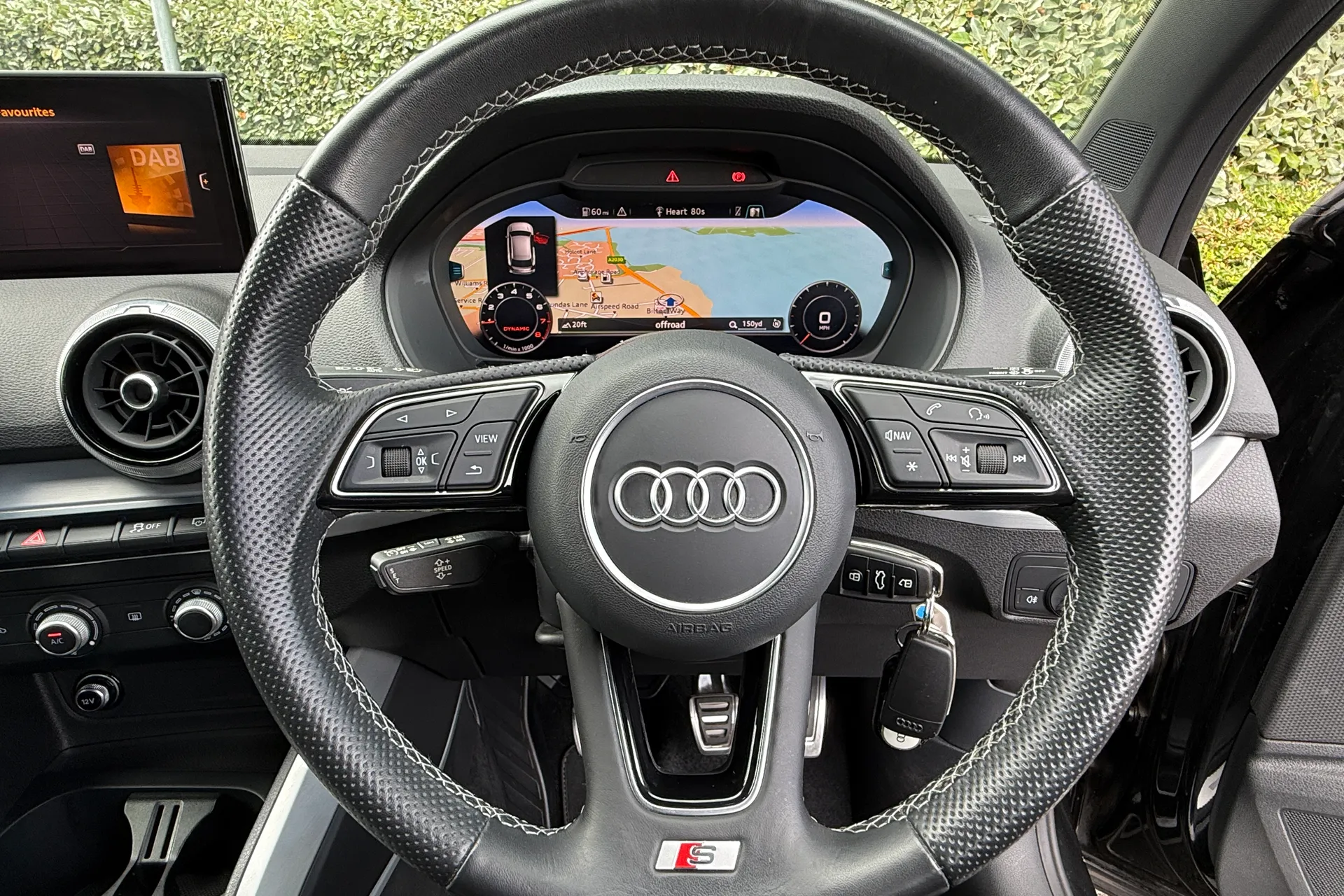 Audi Q2 thumbnail image number 13