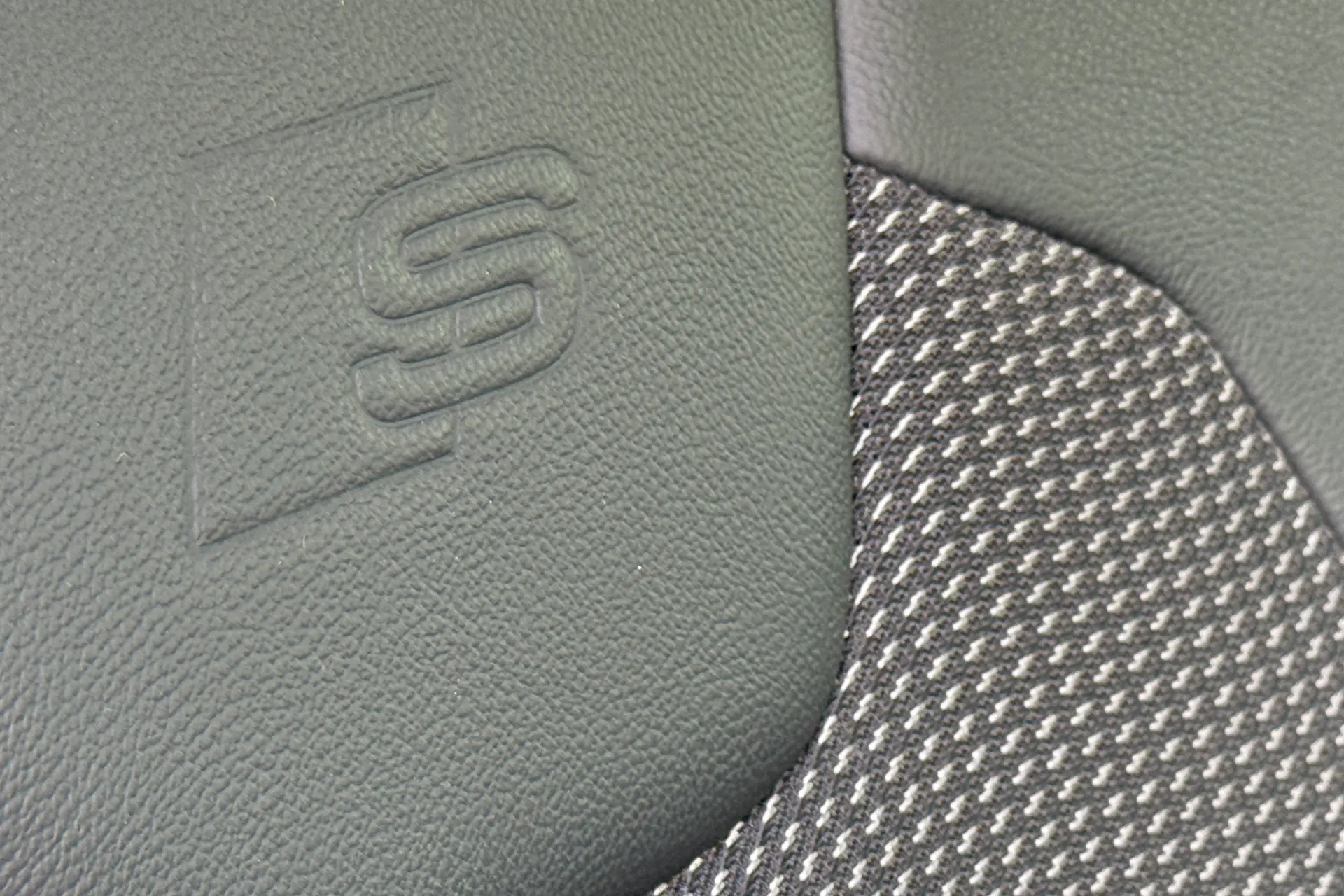 Audi Q2 thumbnail image number 30