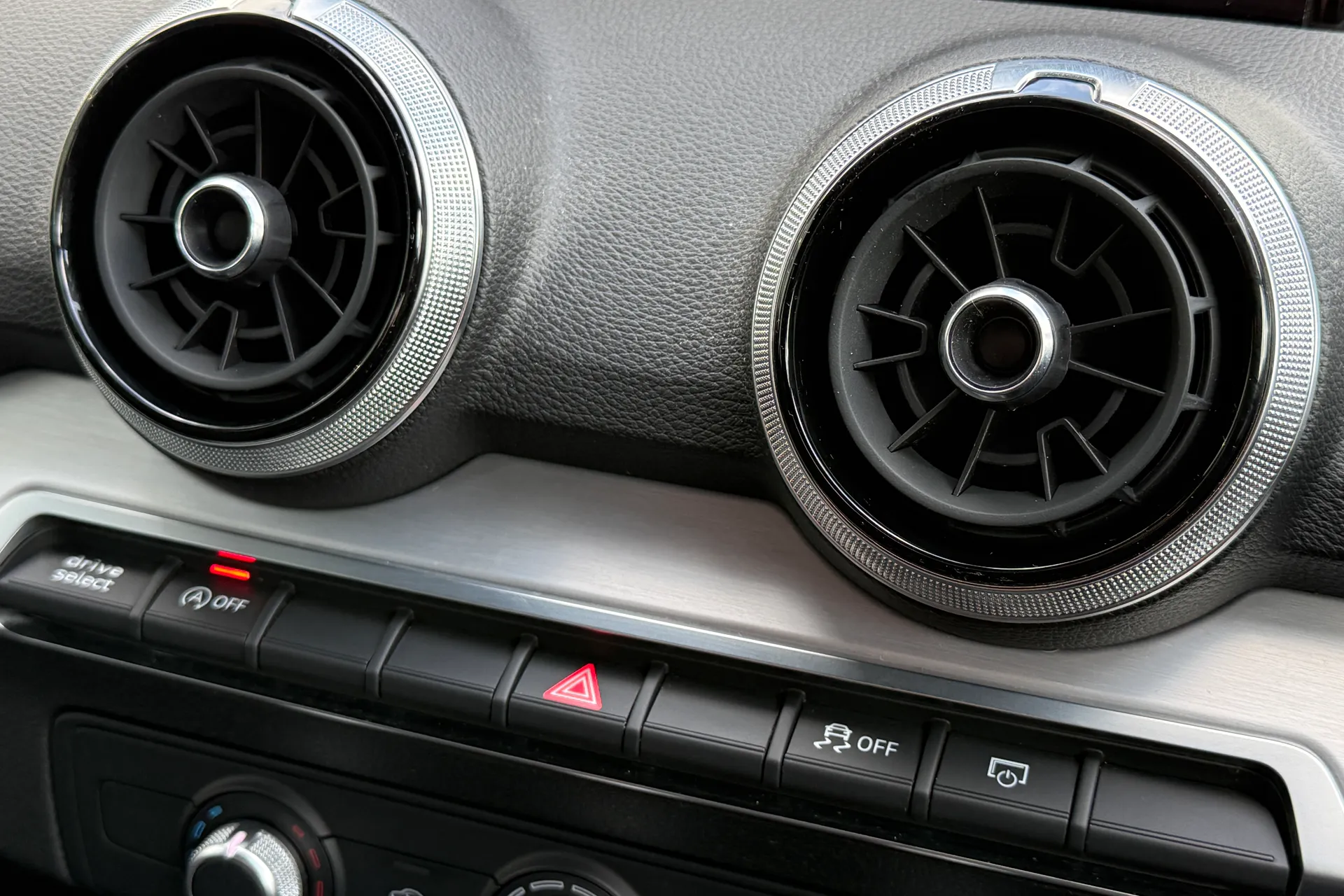 Audi Q2 thumbnail image number 46