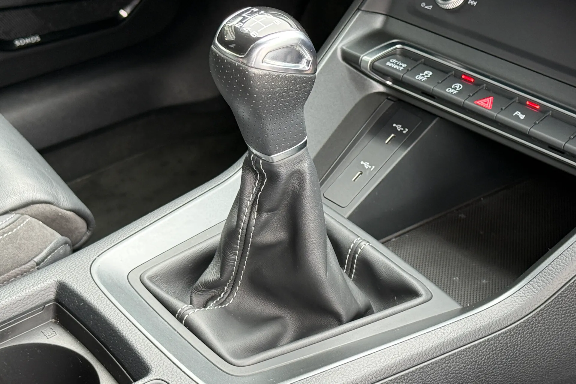 Audi Q3 thumbnail image number 12