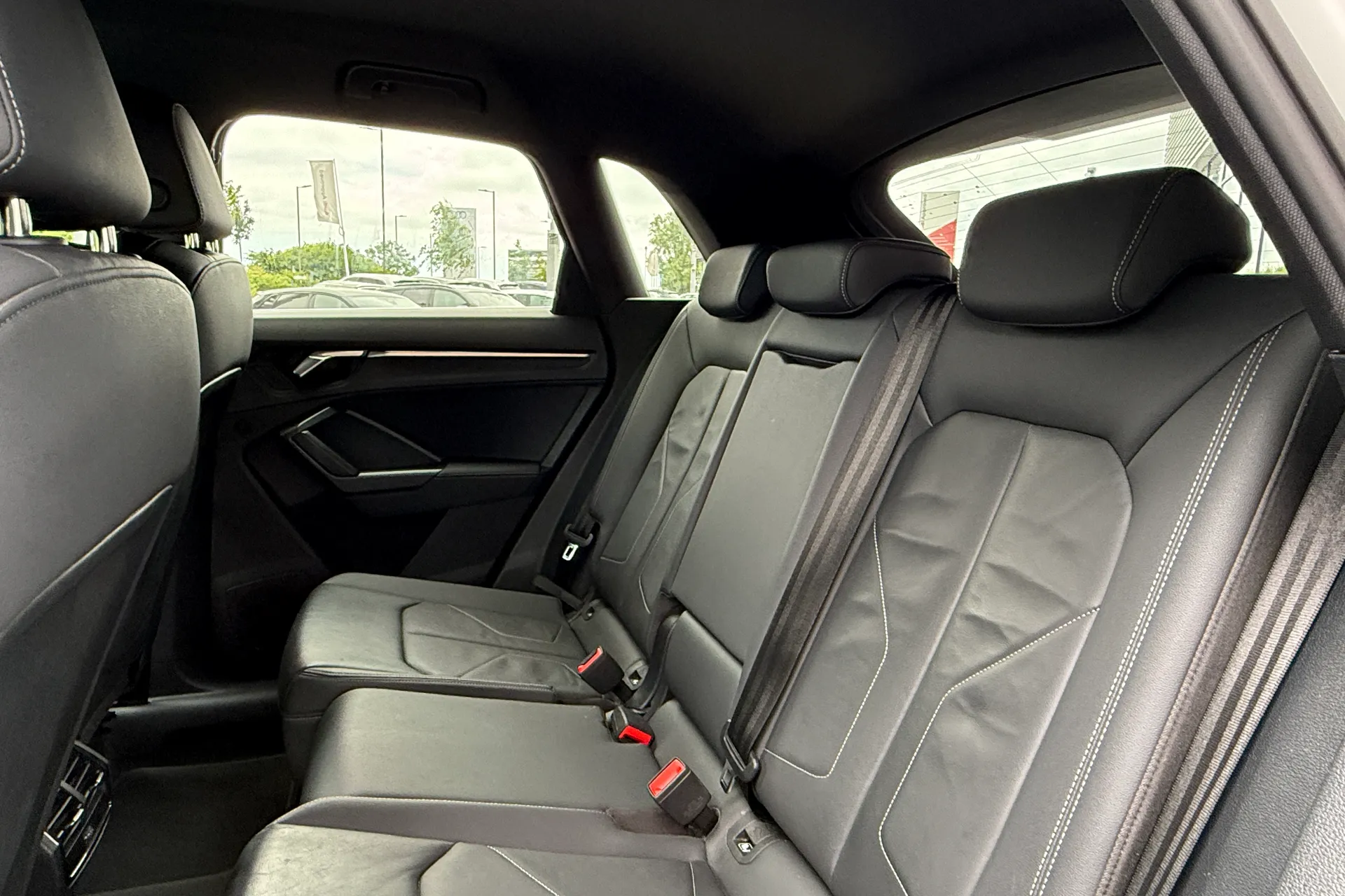Audi Q3 thumbnail image number 41