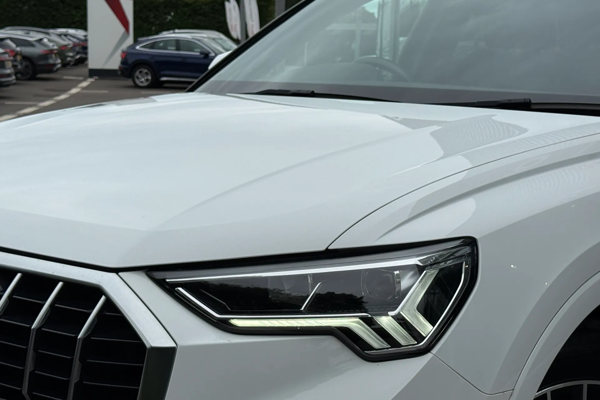 Audi Q3 thumbnail image number 17