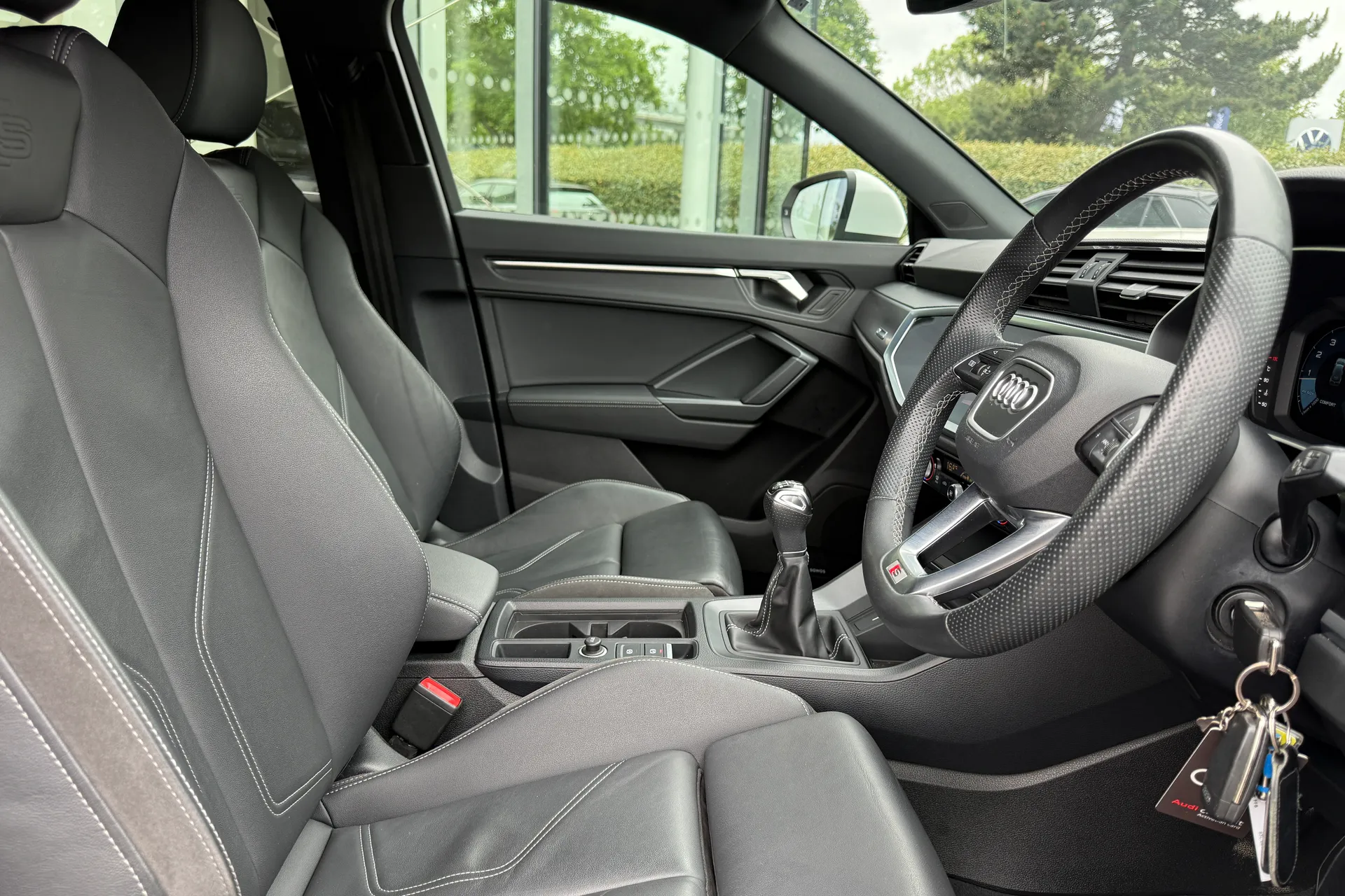 Audi Q3 thumbnail image number 18