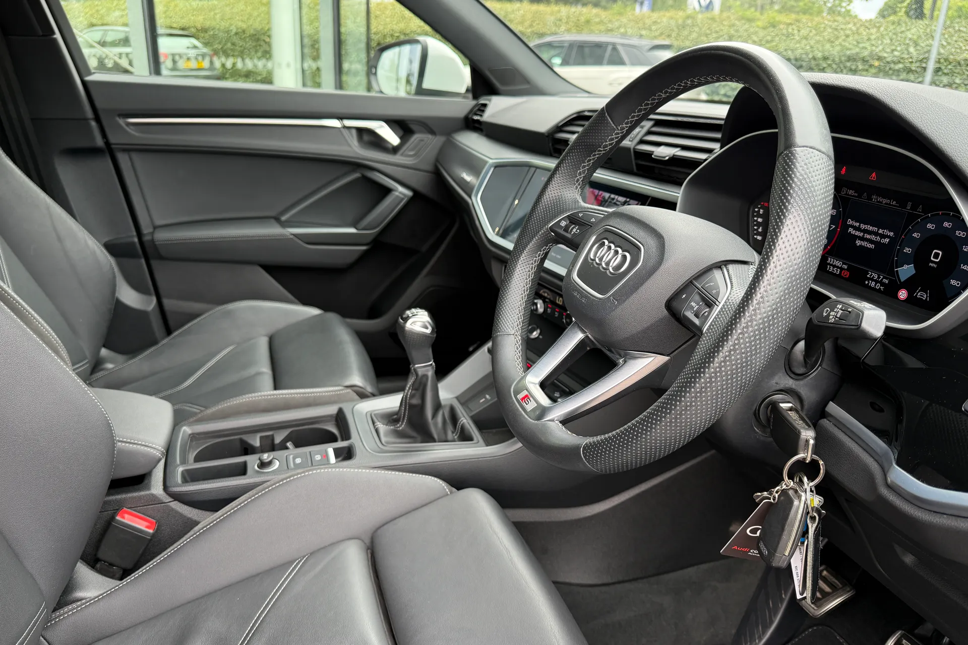 Audi Q3 thumbnail image number 16