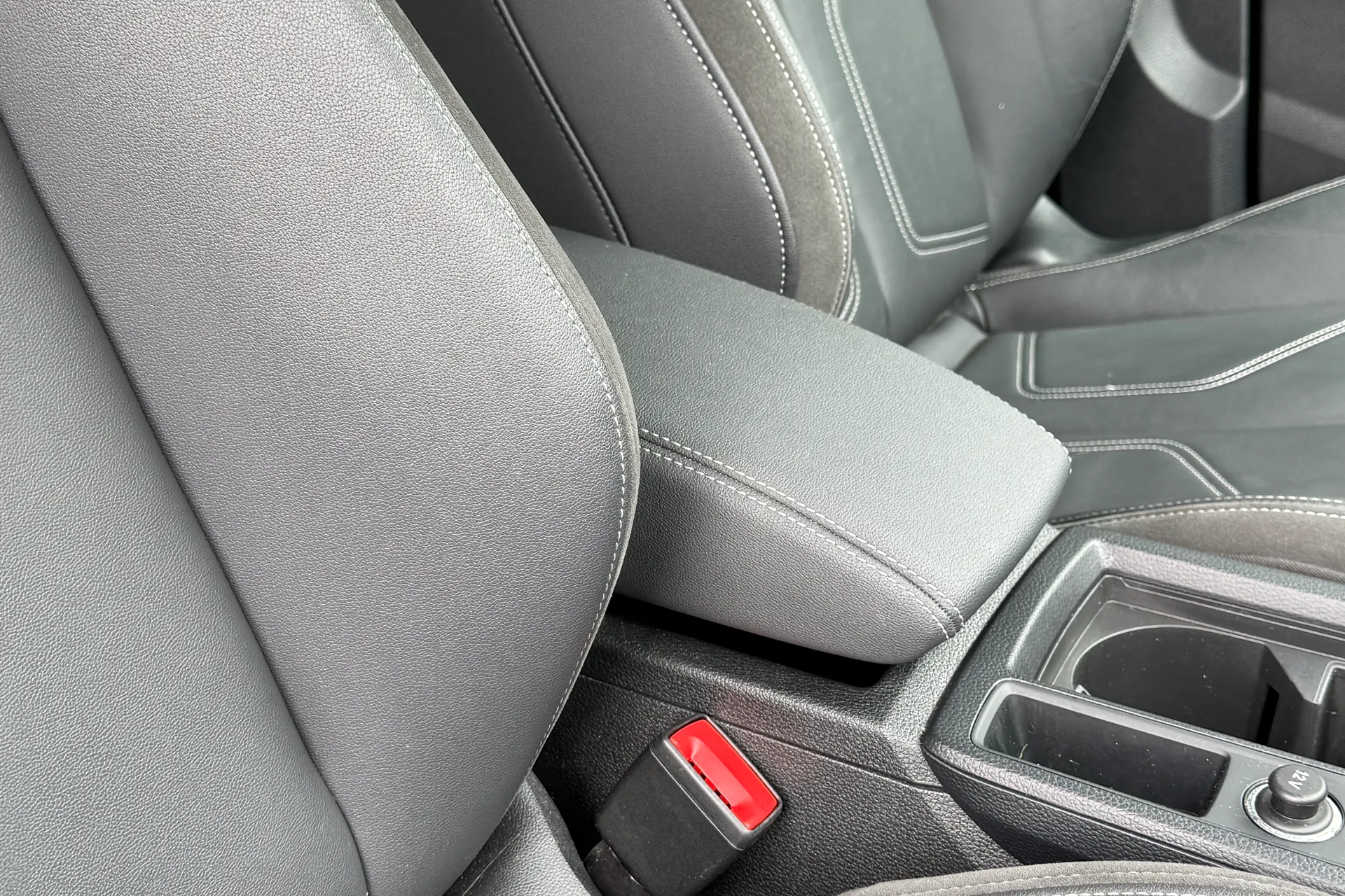 Audi Q3 thumbnail image number 21
