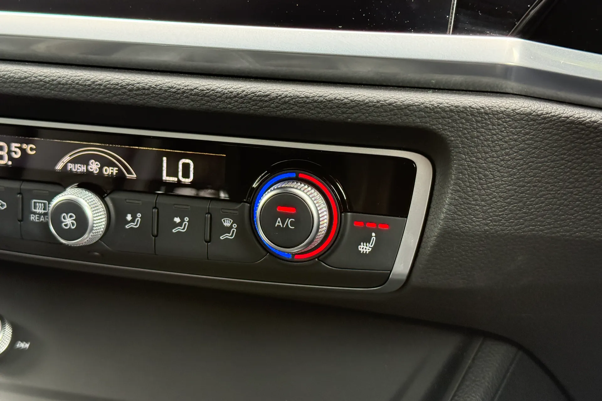 Audi Q3 thumbnail image number 42