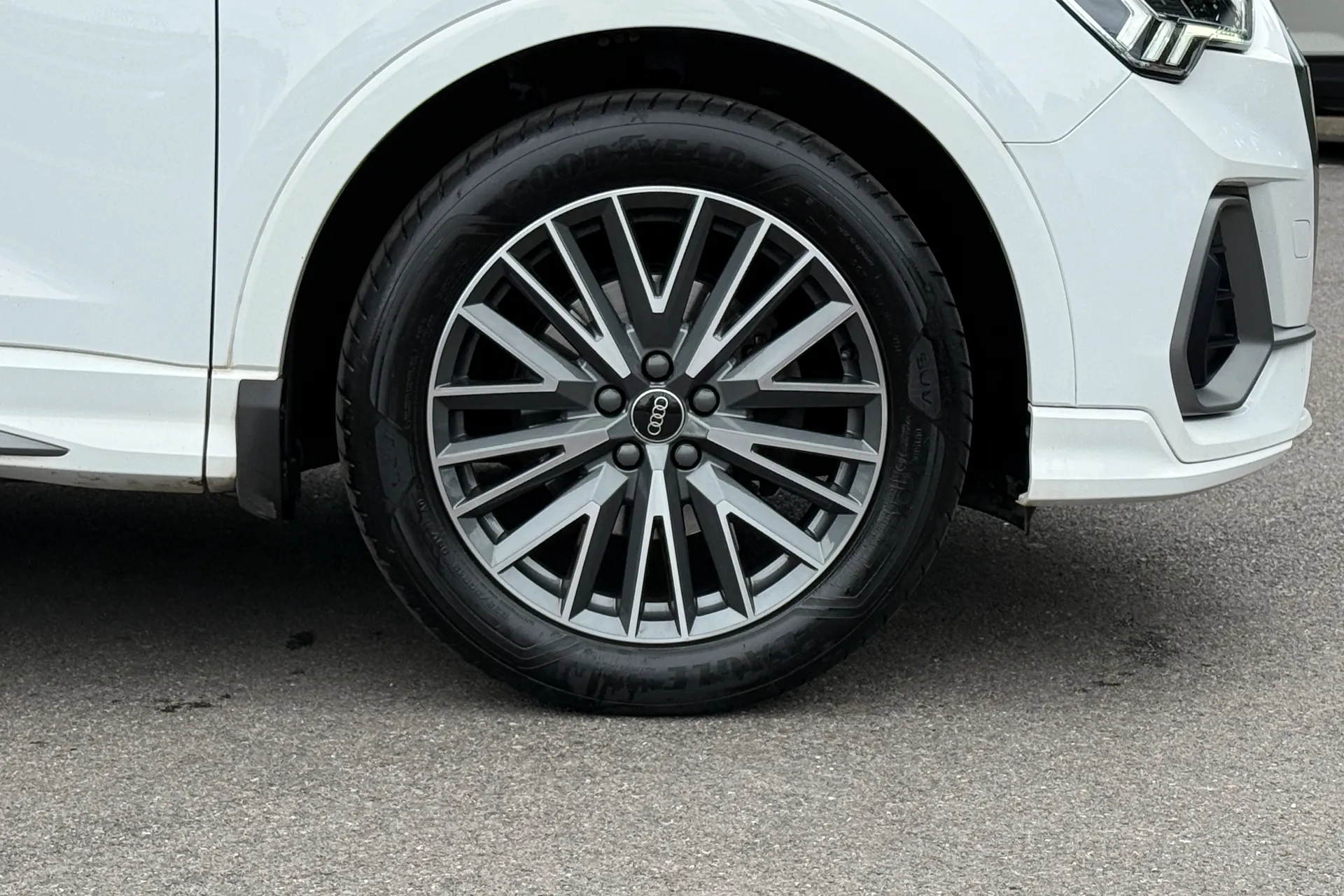 Audi Q3 thumbnail image number 26