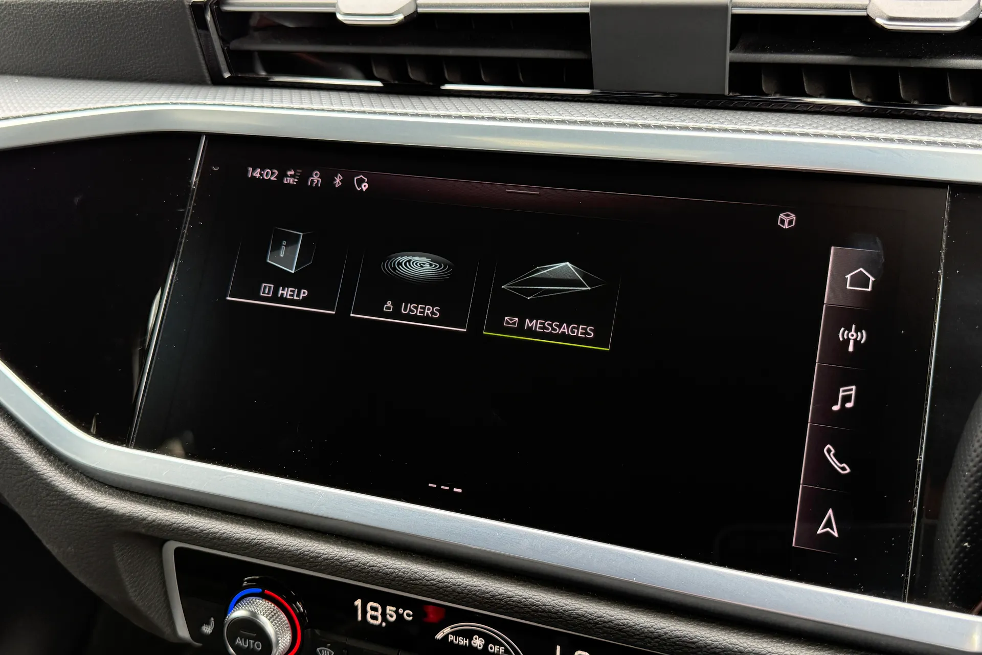 Audi Q3 thumbnail image number 40