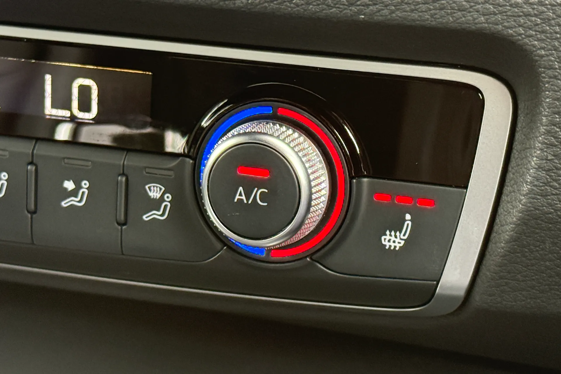 Audi Q3 thumbnail image number 20