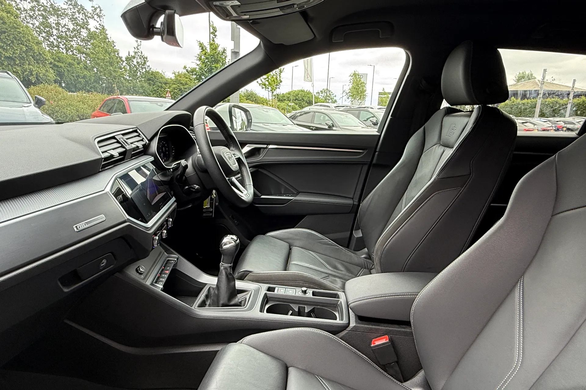 Audi Q3 thumbnail image number 43