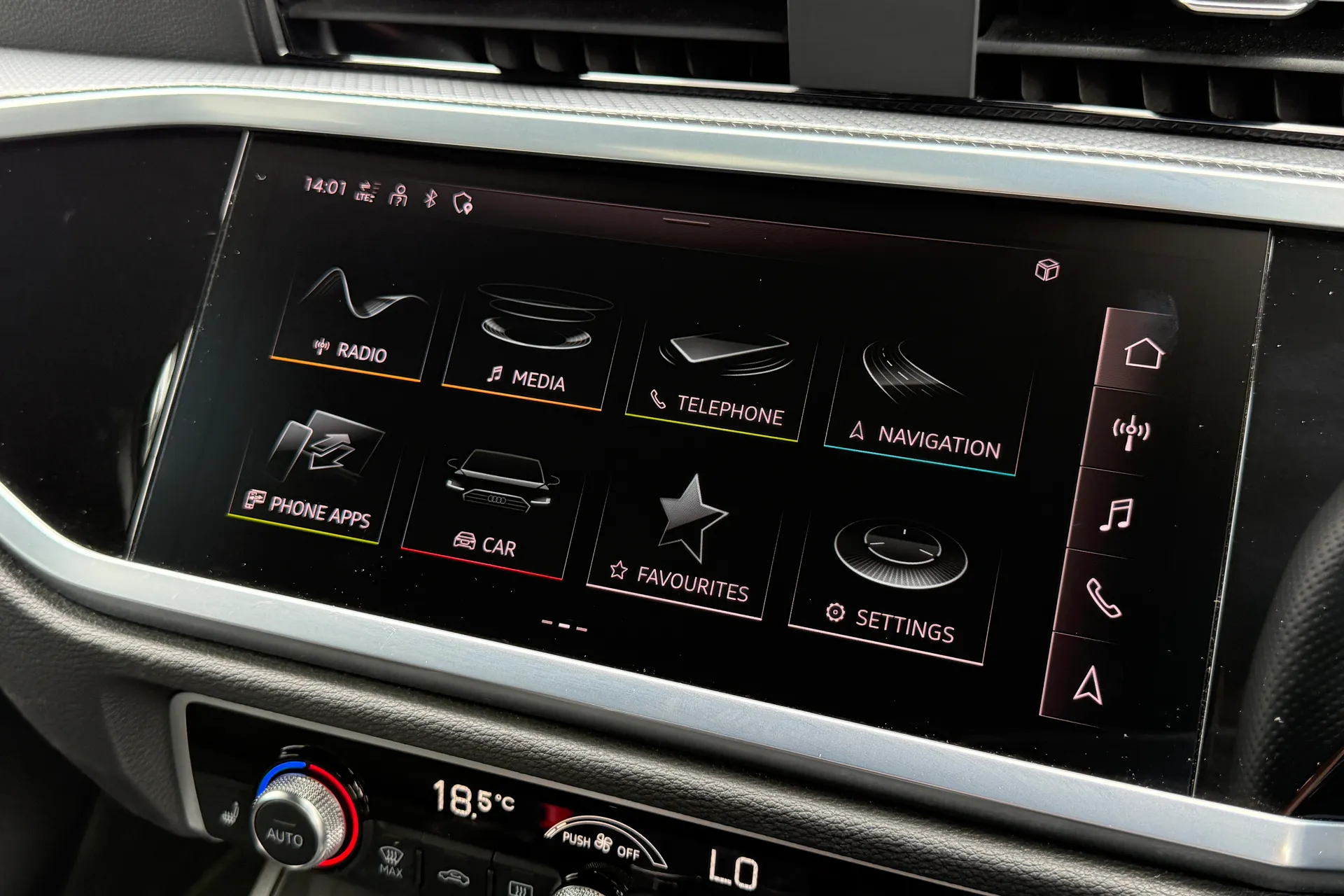 Audi Q3 thumbnail image number 36