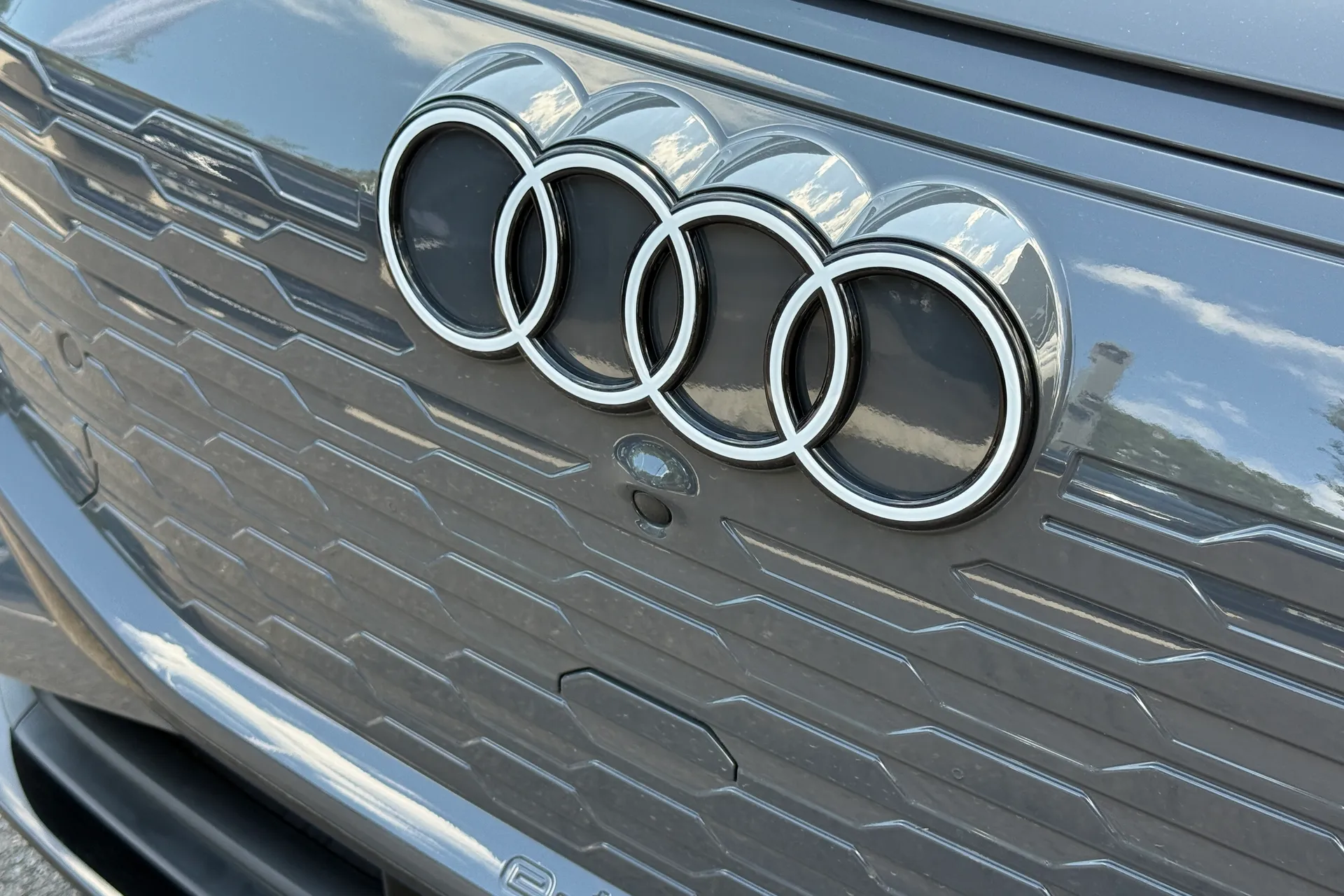 Audi Q6 thumbnail image number 19