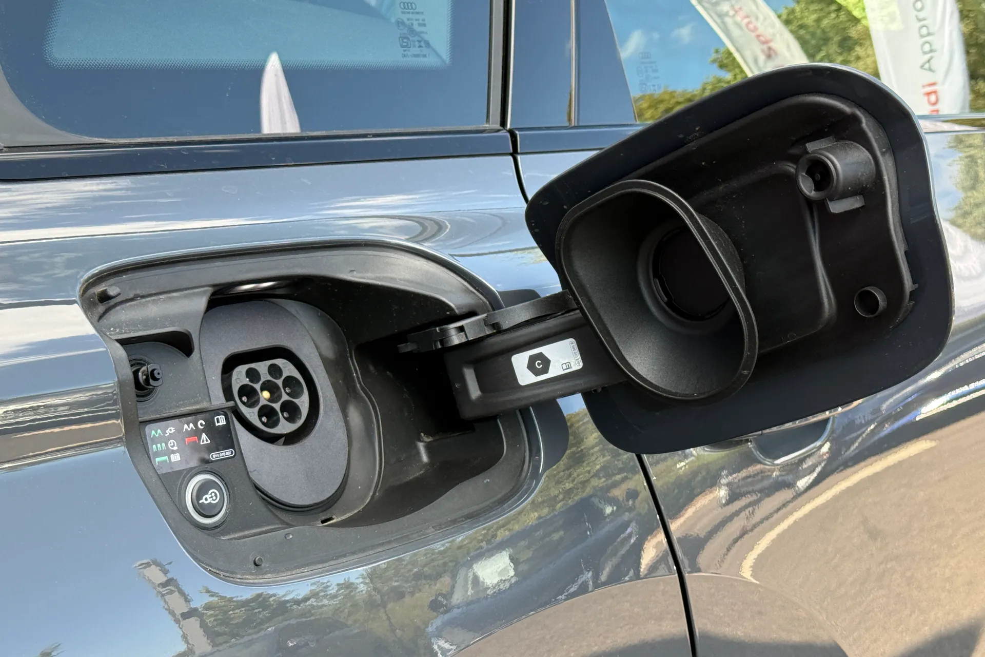 Audi Q6 thumbnail image number 37