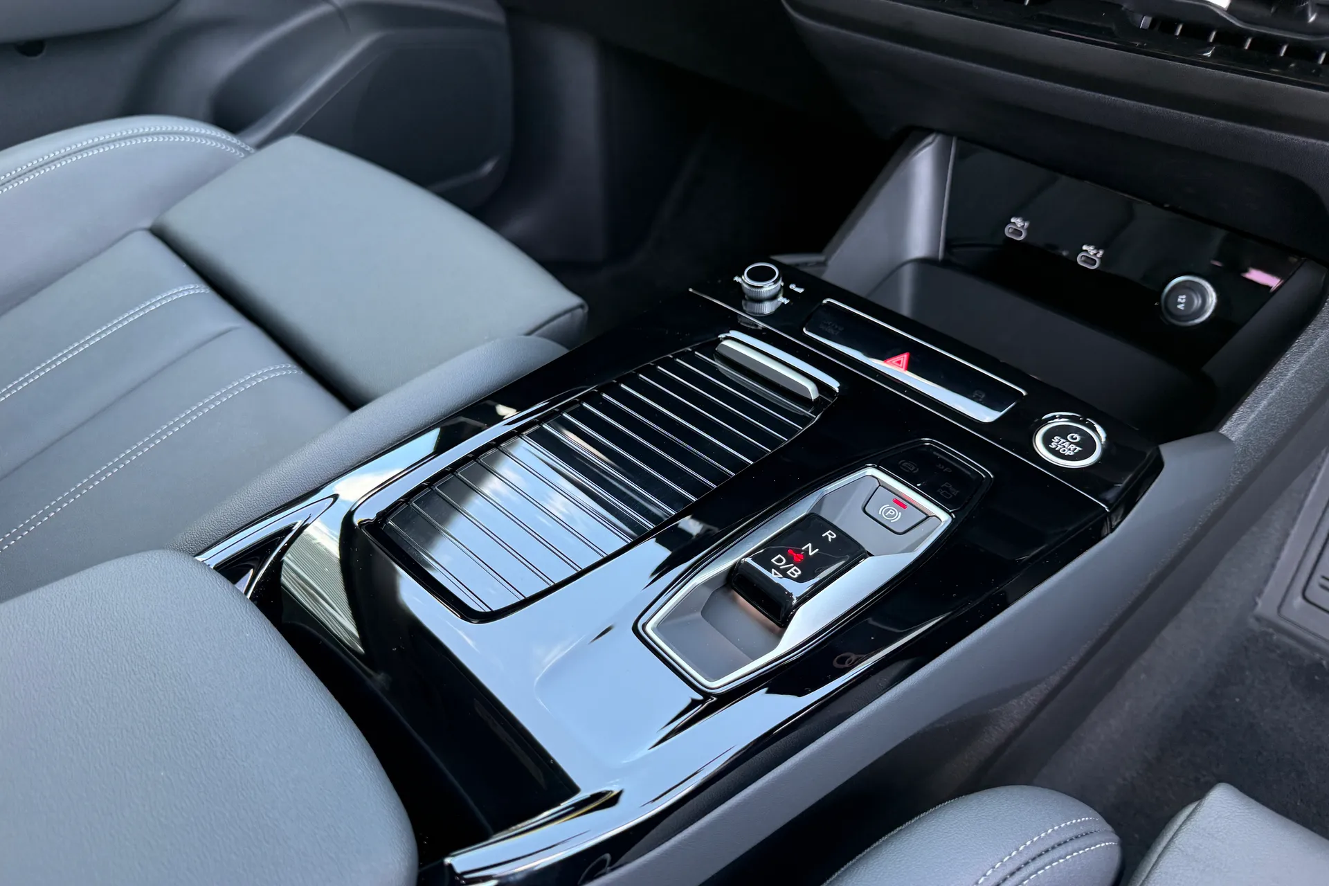 Audi Q6 thumbnail image number 15