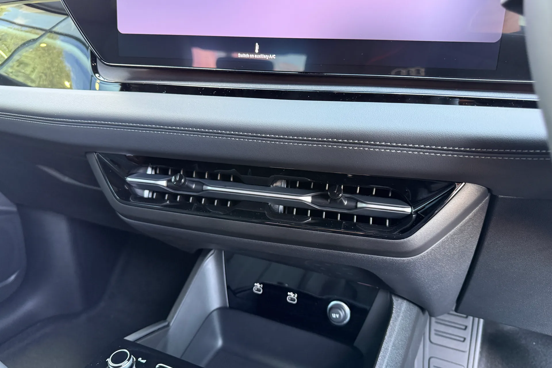 Audi Q6 thumbnail image number 36